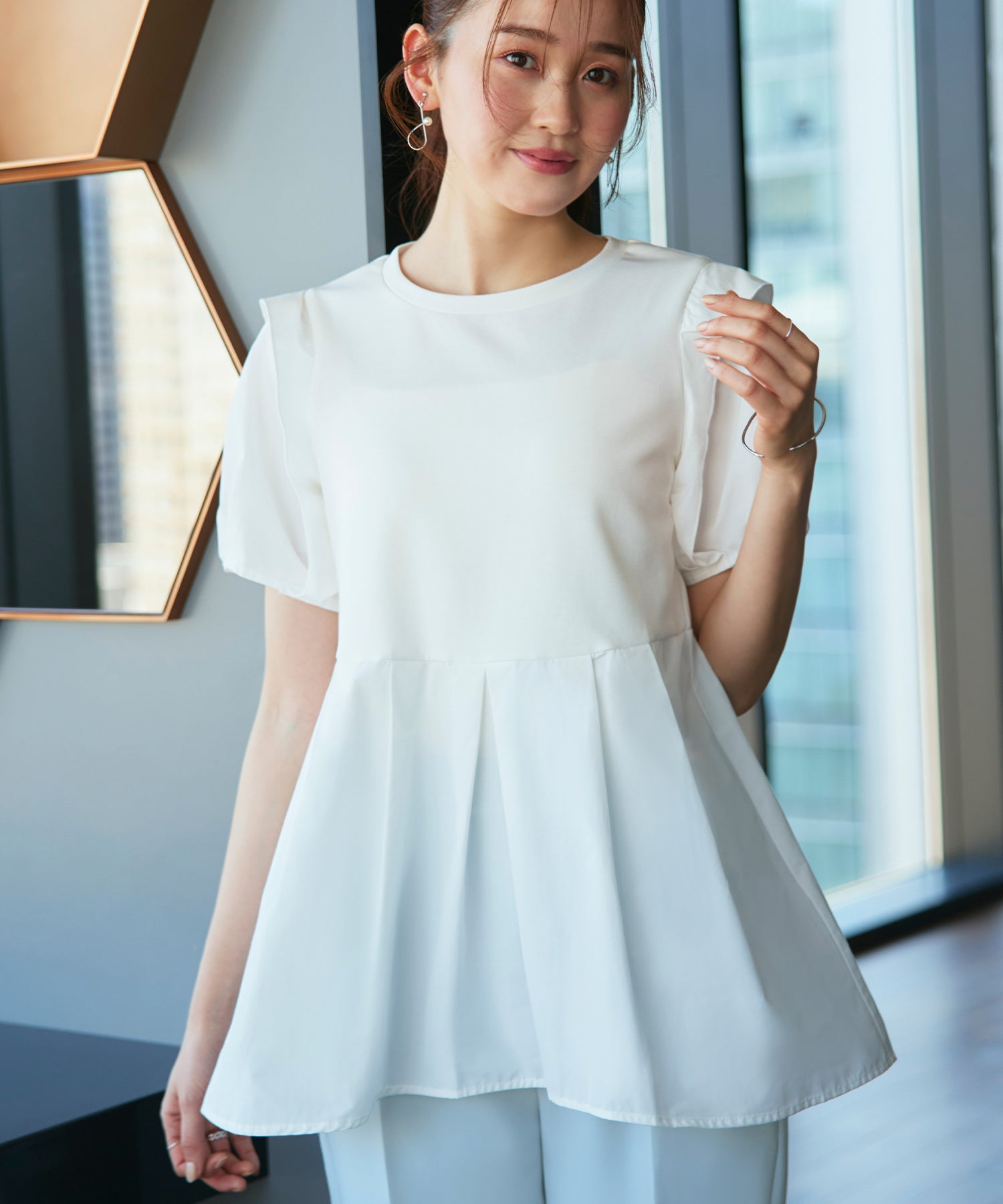 ルイルエブティック RUIRUE BOUTIQUE 【洗える】コンビネーション タックスリーブ ペプラムTシャツ （ホワイト） ホワイト