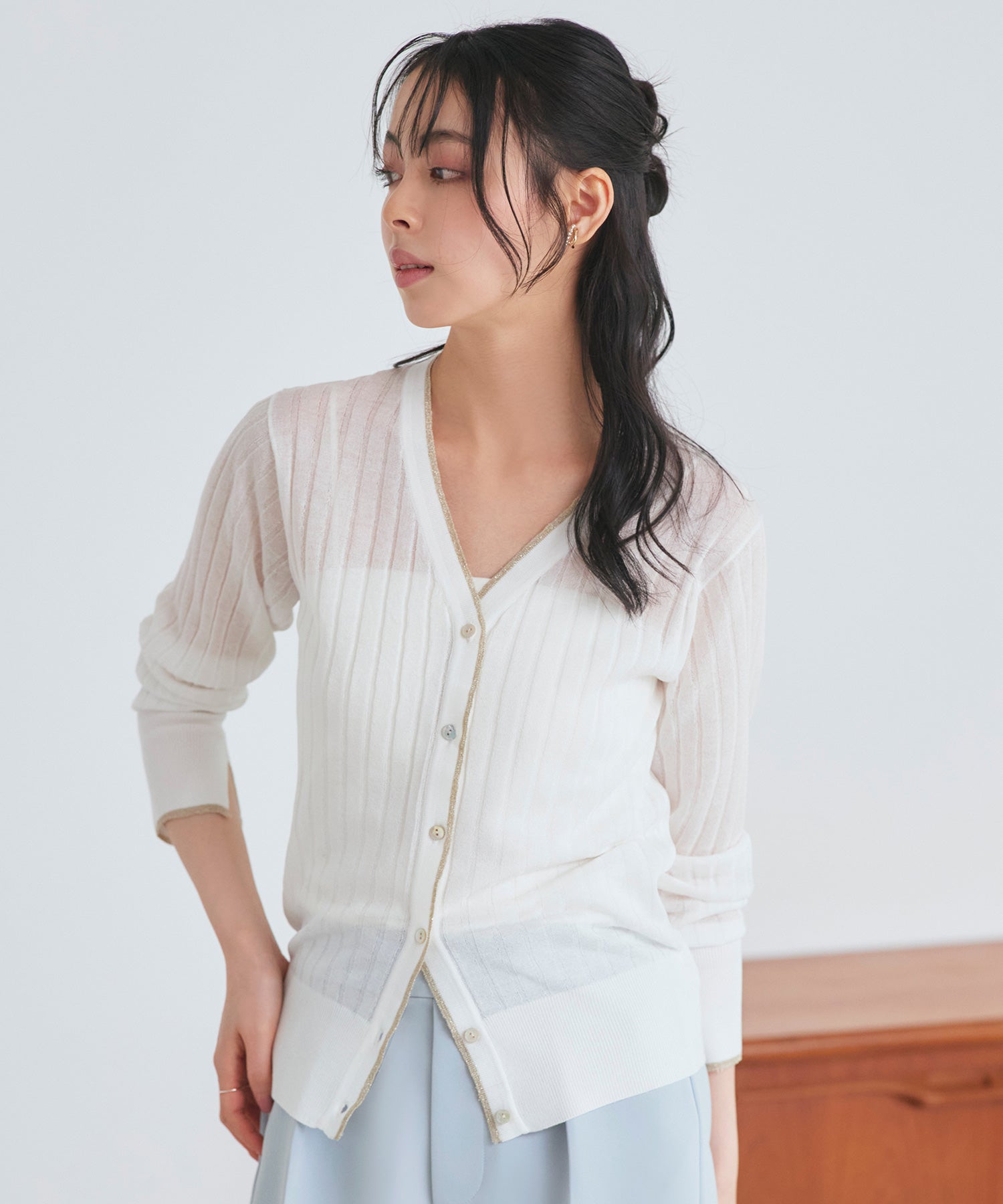 ルイルエブティック RUIRUE BOUTIQUE 洗える ストレッチ ｜ ラメ バイカラー シアー リブ カーデ ｜ レディース きれいめ 長袖 オフィスカジュアル 通勤服 サマーニット ニットトップス リブニット カーディガン （ホワイト） ホワイト