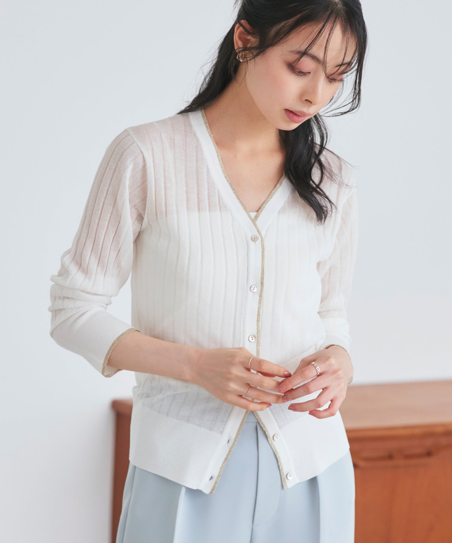 ルイルエブティック RUIRUE BOUTIQUE 洗える ストレッチ ｜ ラメ バイカラー シアー リブ カーデ ｜ レディース きれいめ 長袖 オフィスカジュアル 通勤服 サマーニット ニットトップス リブニット カーディガン （ホワイト） ホワイト