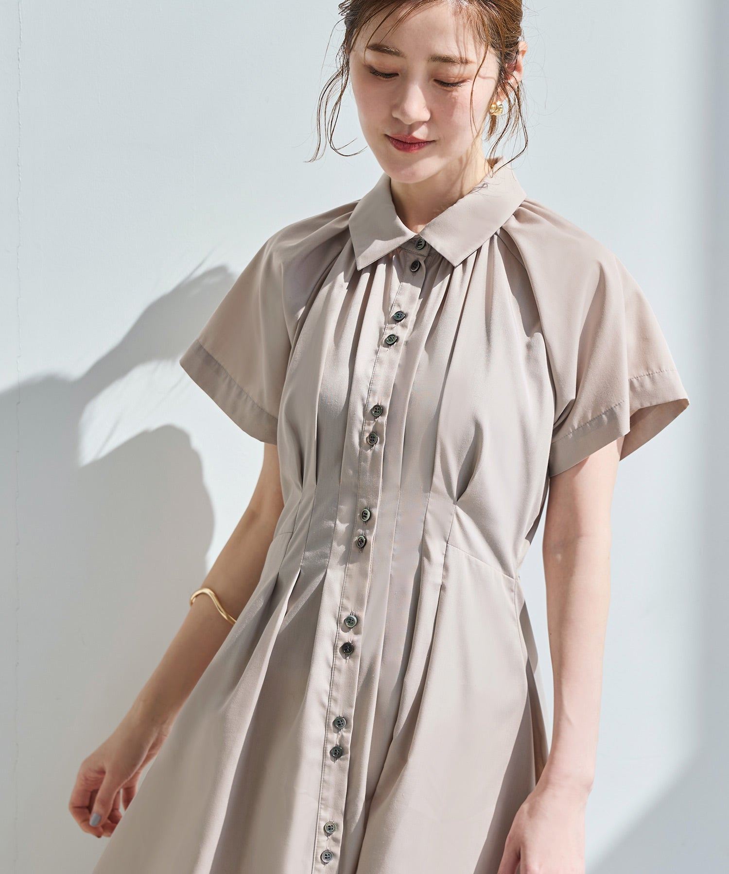 ルイルエブティック RUIRUE BOUTIQUE 洗える ｜ タック ＆ フレア ロング シャツワンピース ｜ レディース おしゃれ きれいめ オフィスカジュアル 通勤服 休日コーデ シャツワンピ ワンピース （グレージュ） グレージュ