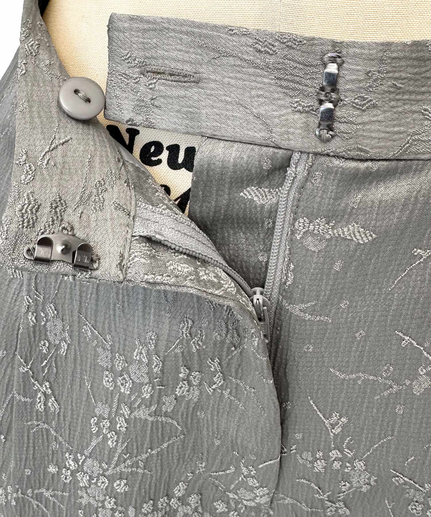 ルイルエブティック RUIRUE BOUTIQUE オケージョンドレス 結婚式 前後2WAY 洗える ｜ ジャカード タック フレアトップス ＆ テーパードパンツ ドレス ( チュールつけ袖 付き ) ｜ パンツドレス 美脚効果 （スモークグリーン） スモークグリーン