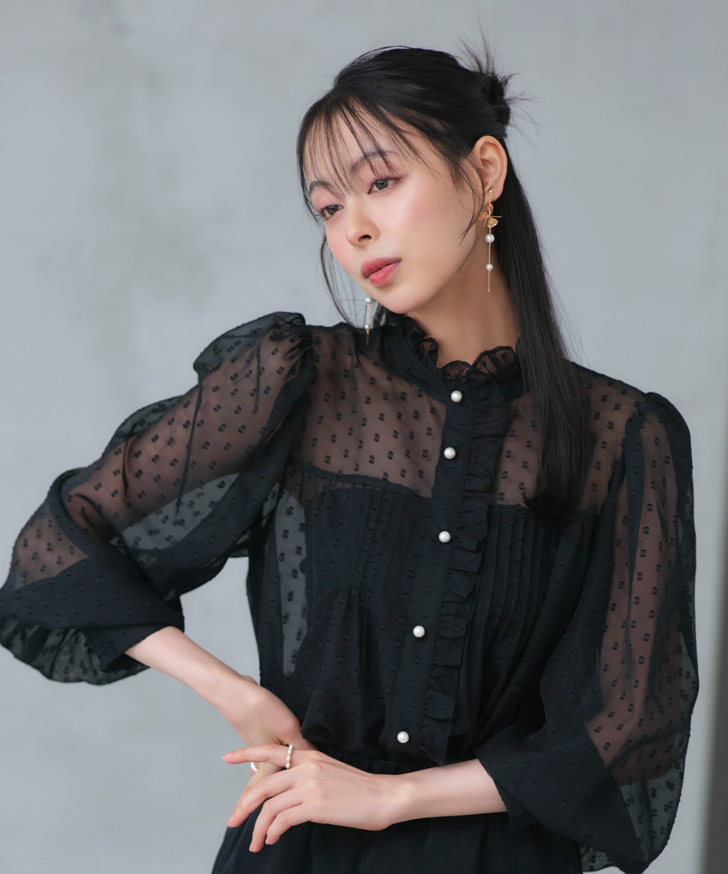 ルイルエブティック RUIRUE BOUTIQUE 洗える ｜ ドット シフォン ピンタック ブラウス ｜ レディース シアー トップス 体型カバー 長袖 透け感 オフィスカジュアル きれいめ 大人かわいい シャツ （ブラック） ブラック