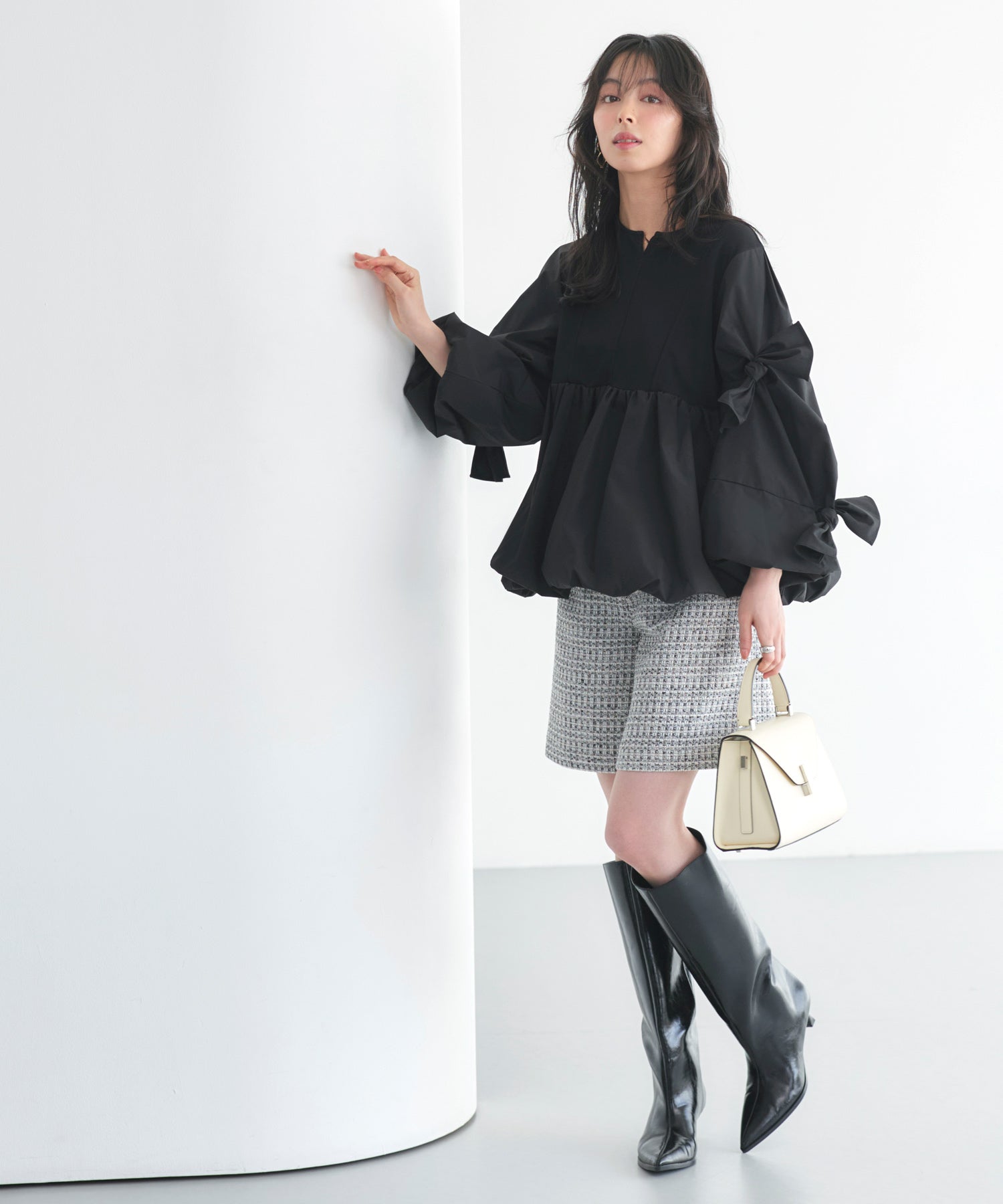 ルイルエブティック RUIRUE BOUTIQUE 洗える ストレッチ ｜ アシンメトリー リボン バルーン トップス ｜ レディース ブラウス 体型カバー 長袖 オフィスカジュアル きれいめ シャツ （ブラック） ブラック