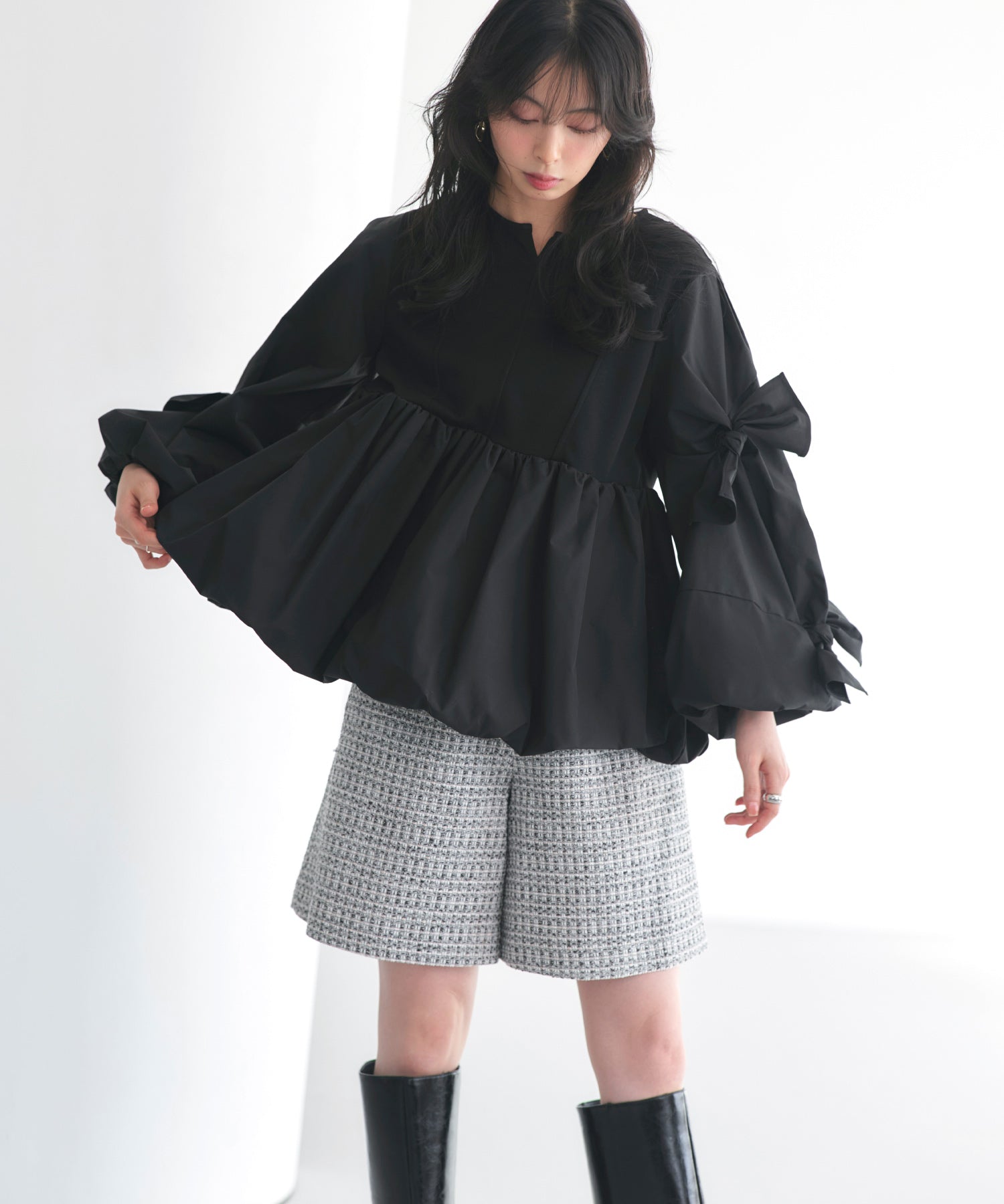 ルイルエブティック RUIRUE BOUTIQUE 洗える ストレッチ ｜ アシンメトリー リボン バルーン トップス ｜ レディース ブラウス 体型カバー 長袖 オフィスカジュアル きれいめ シャツ （ブラック） ブラック