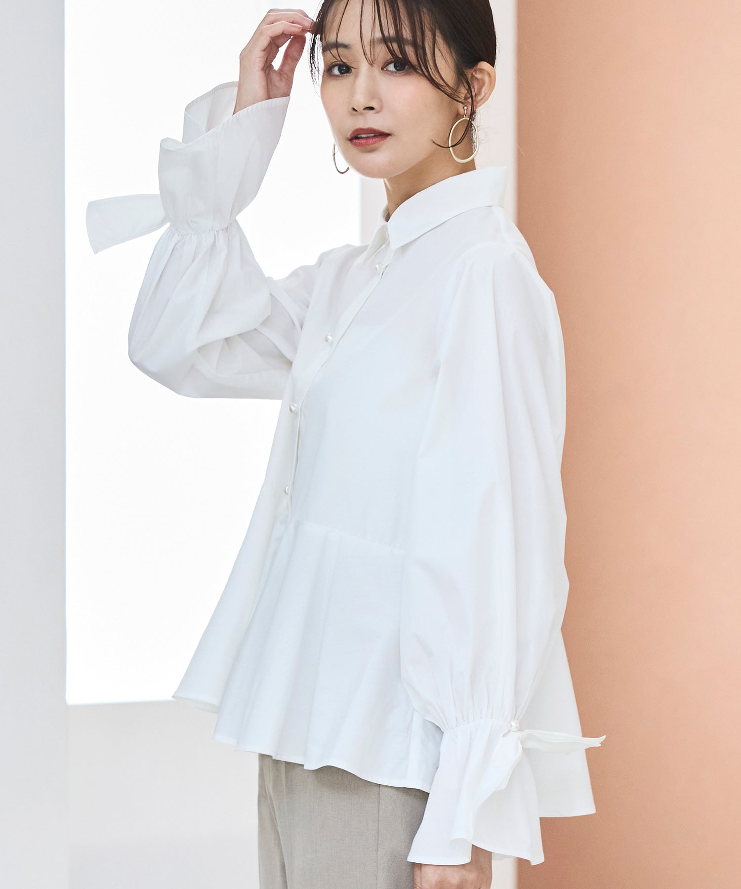 ルイルエブティック RUIRUE BOUTIQUE 2WAY 洗える ｜ リボン アクセント ペプラム シャツ ブラウス ｜ レディース トップス 体型カバー 長袖 きれいめ 大人かわいい オフィスカジュアル （ホワイト） ホワイト