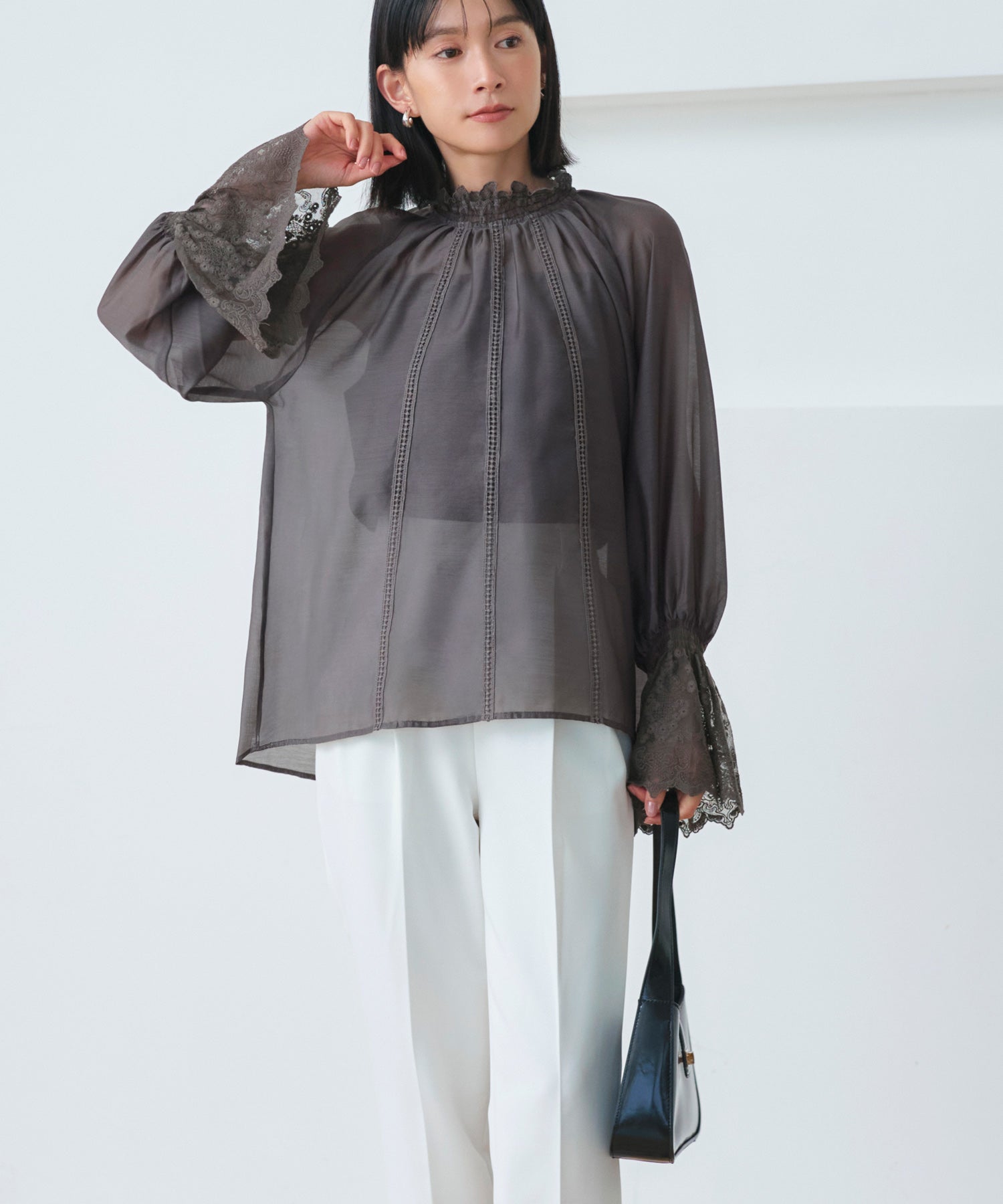 ルイルエブティック RUIRUE BOUTIQUE 洗える ｜ シアー ボリューム レース ブラウス ｜ レディース トップス 体型カバー 長袖 透け感 オフィスカジュアル きれいめ 大人かわいい シャツ （チャコール） チャコール