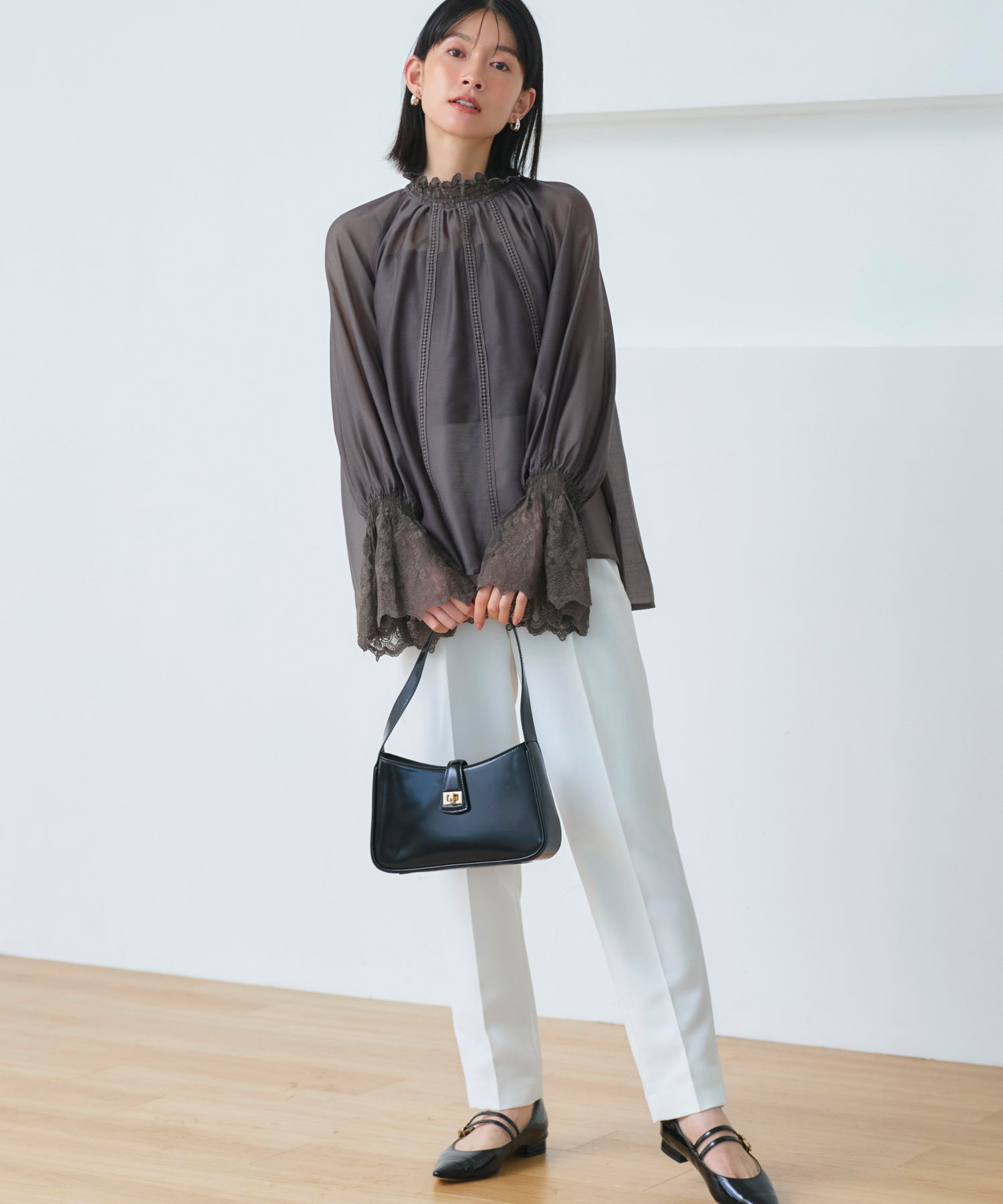 ルイルエブティック RUIRUE BOUTIQUE 洗える ｜ シアー ボリューム レース ブラウス ｜ レディース トップス 体型カバー 長袖 透け感 オフィスカジュアル きれいめ 大人かわいい シャツ （チャコール） チャコール