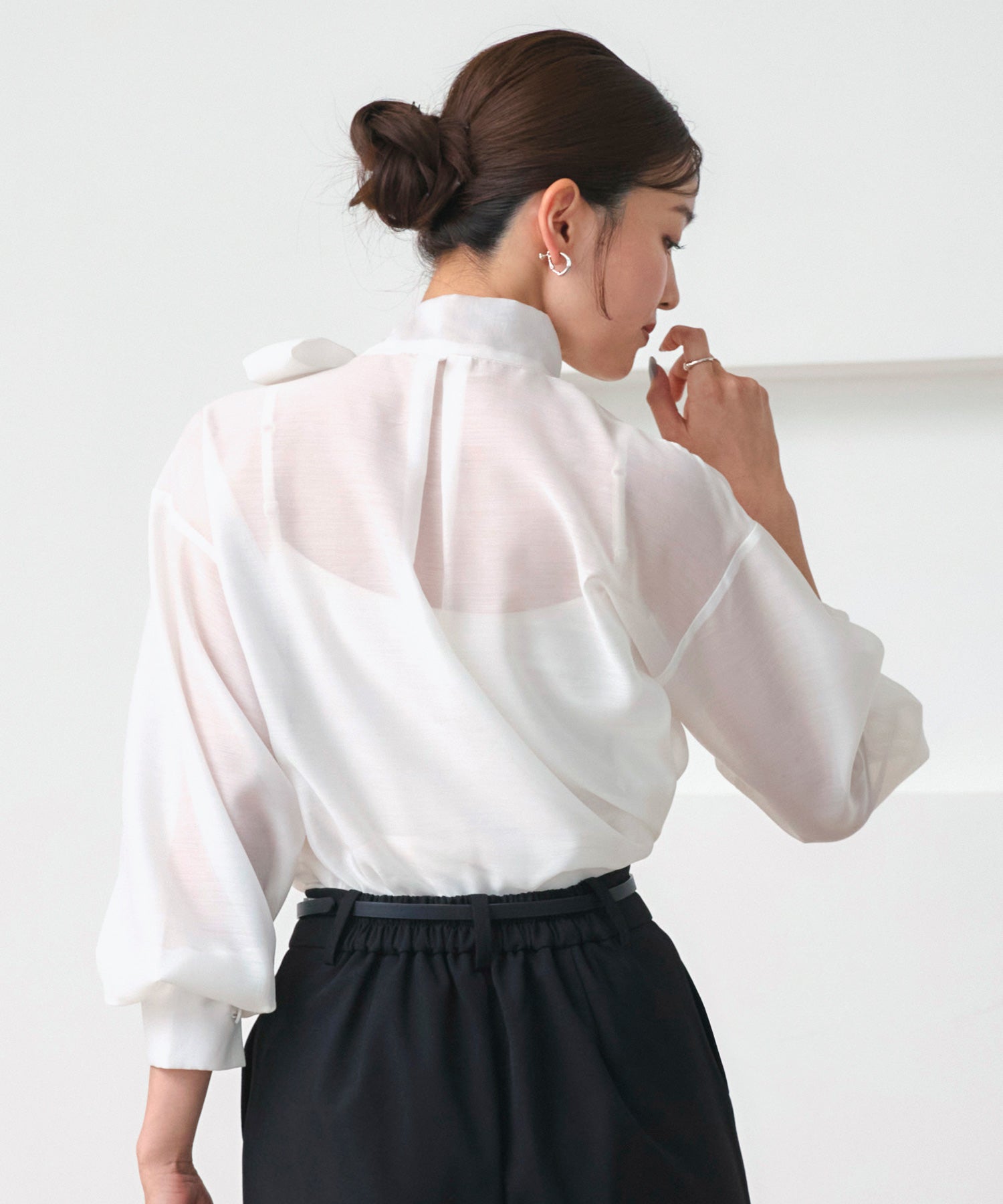 ルイルエブティック RUIRUE BOUTIQUE 洗える ｜ アシンメトリー ボウタイ シアー ブラウス ｜ レディース トップス 体型カバー 長袖 透け感 オフィスカジュアル きれいめ 大人かわいい ボウタイブラウス （ホワイト） ホワイト