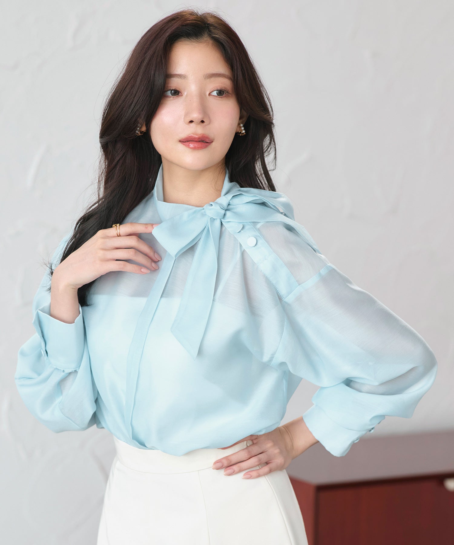 ルイルエブティック RUIRUE BOUTIQUE 洗える ｜ アシンメトリー ボウタイ シアー ブラウス ｜ レディース トップス 体型カバー 長袖 透け感 オフィスカジュアル きれいめ 大人かわいい ボウタイブラウス （ペールブルー） ペールブルー