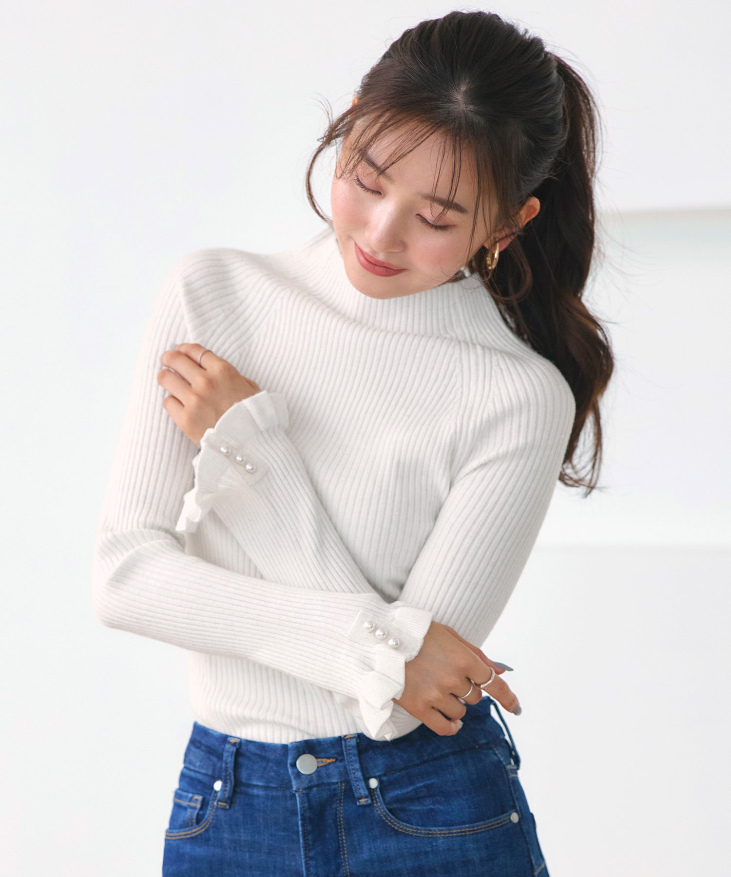 ルイルエブティック RUIRUE BOUTIQUE 洗える ストレッチ ｜ 袖口 ニット フリル ＆ パール RIB ニット ｜ 長袖 リブニット セーター ニットトップス （オフホワイト） オフホワイト