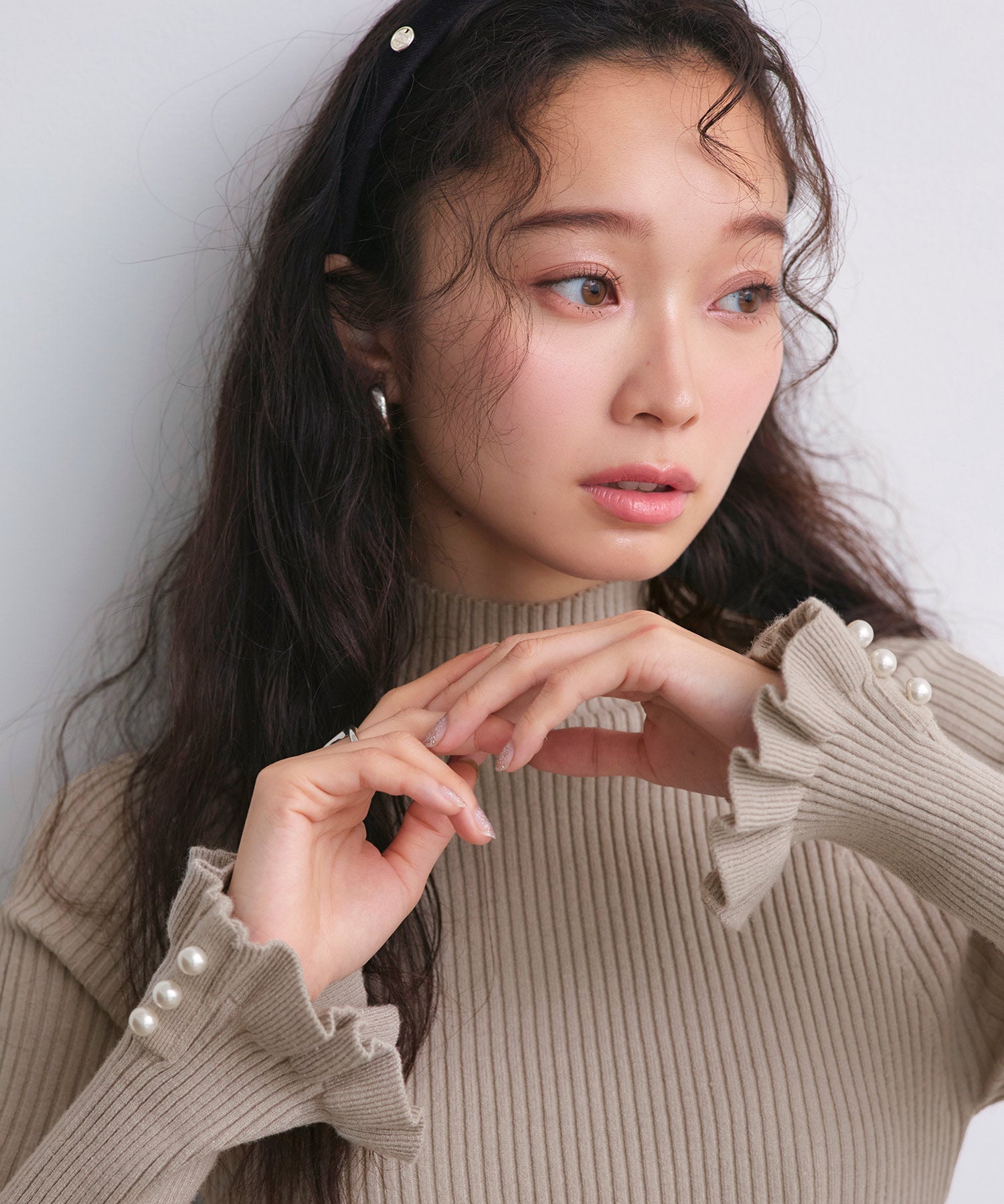 ルイルエブティック RUIRUE BOUTIQUE 洗える ストレッチ ｜ 袖口 ニット フリル ＆ パール RIB ニット ｜ 長袖 リブニット セーター ニットトップス （ベージュ） ベージュ