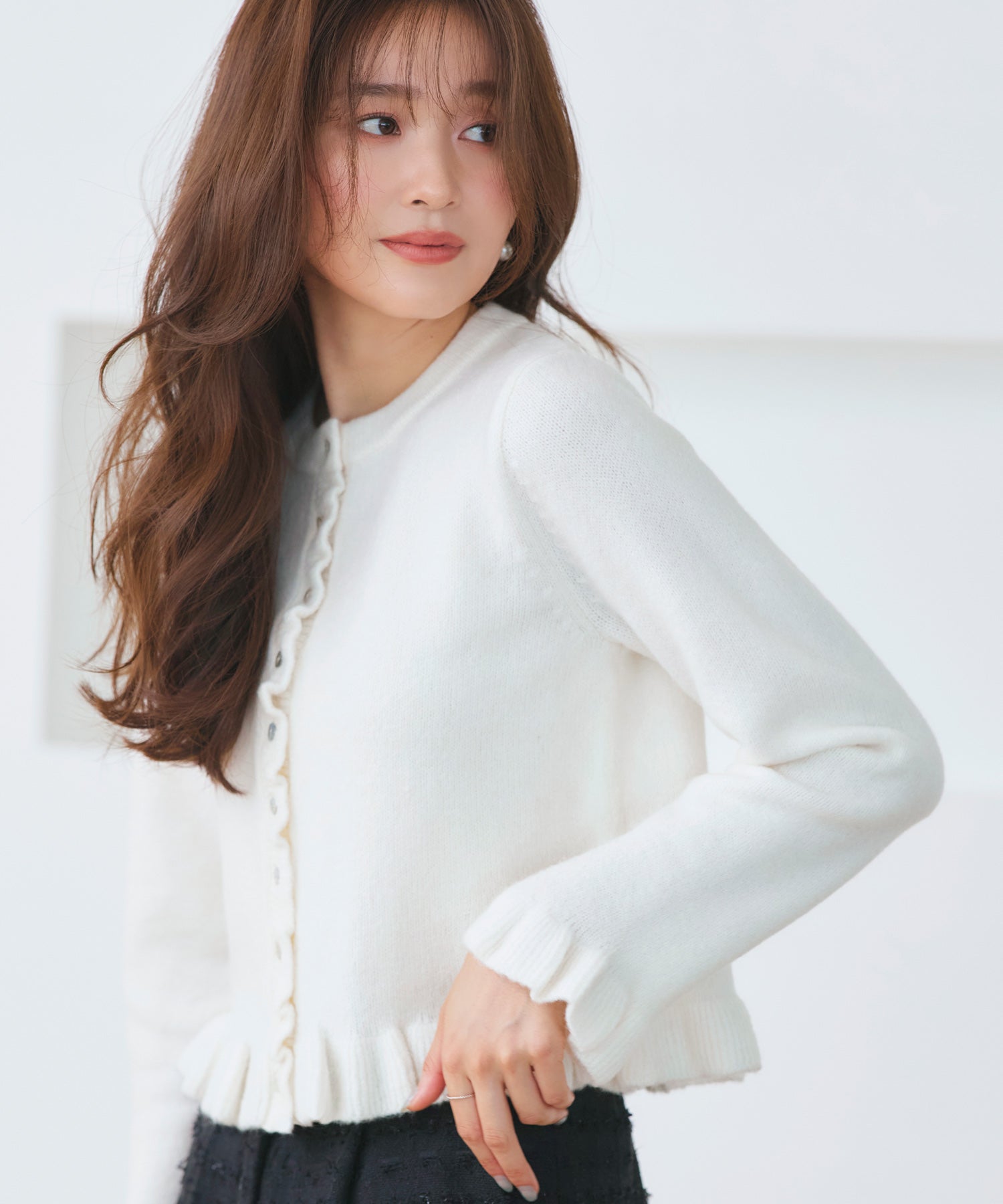 ルイルエブティック RUIRUE BOUTIQUE 洗える ストレッチ ｜ フリル クルーネック カーデ ｜ レディース ニットトップス オフィスカジュアル カーディガン トップス 長袖 セーター  （オフホワイト） オフホワイト