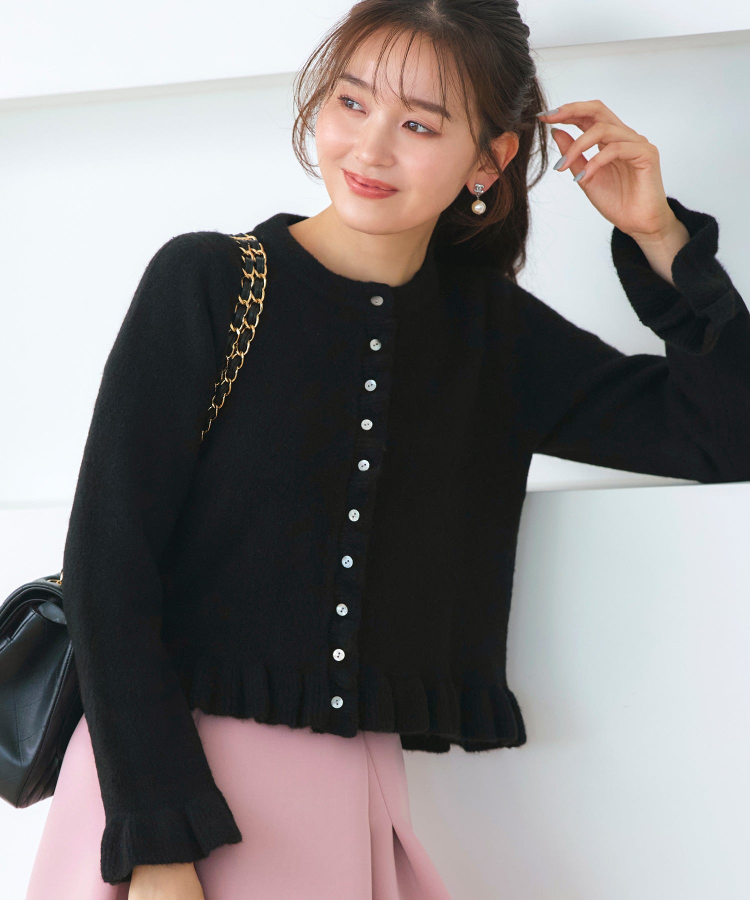 ルイルエブティック RUIRUE BOUTIQUE 洗える ストレッチ ｜ フリル クルーネック カーデ ｜ レディース ニットトップス オフィスカジュアル カーディガン トップス 長袖 セーター  （ブラック） ブラック