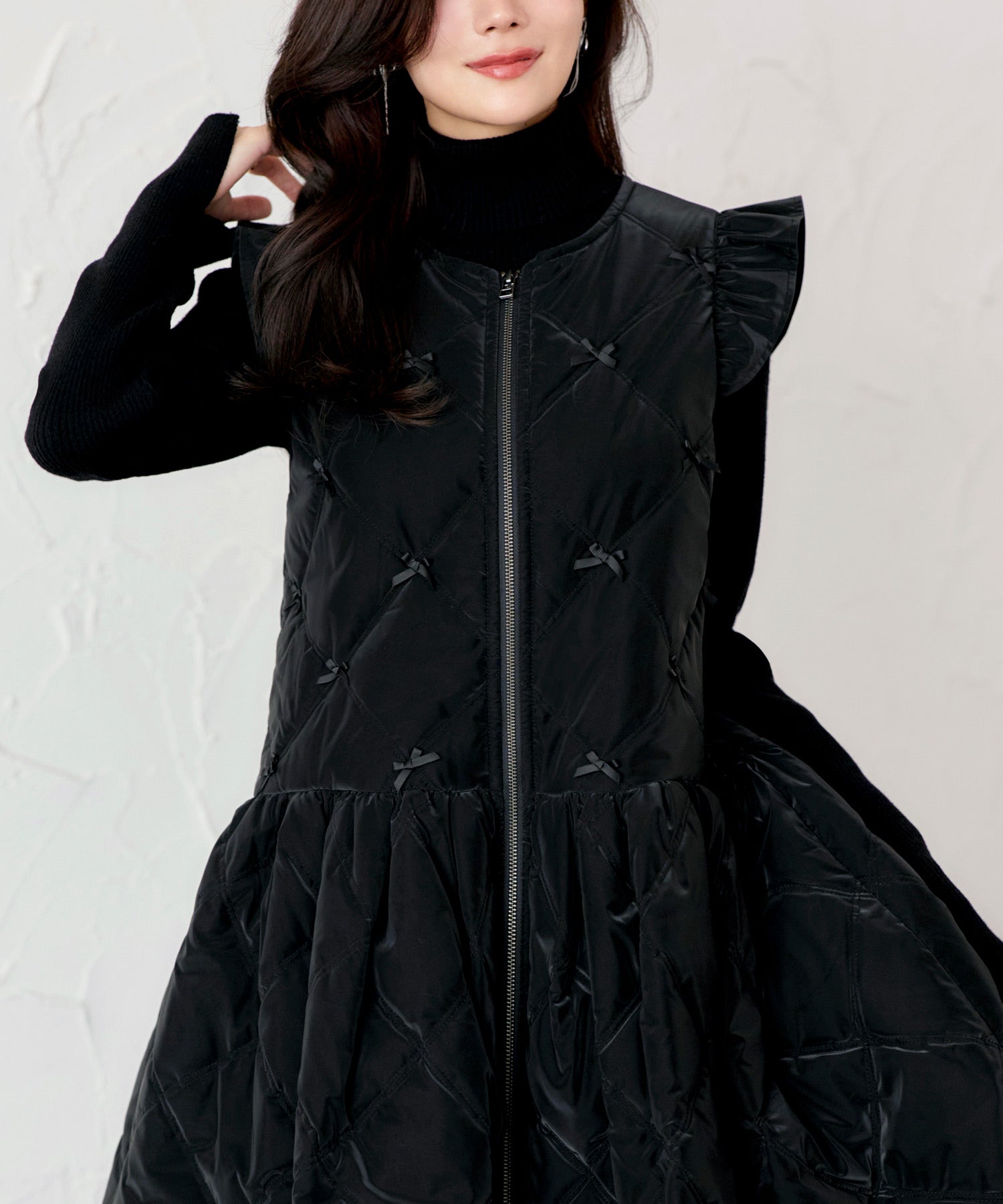 ルイルエブティック RUIRUE BOUTIQUE グロスタフタ×サーモ・アリーナ ｜ 洗える ｜ キルティング ジレ ワンピース ( パール / リボン ) ｜ アウター / コート / ジレ / キルティングコート （リボン/ブラック） リボン/ブラック