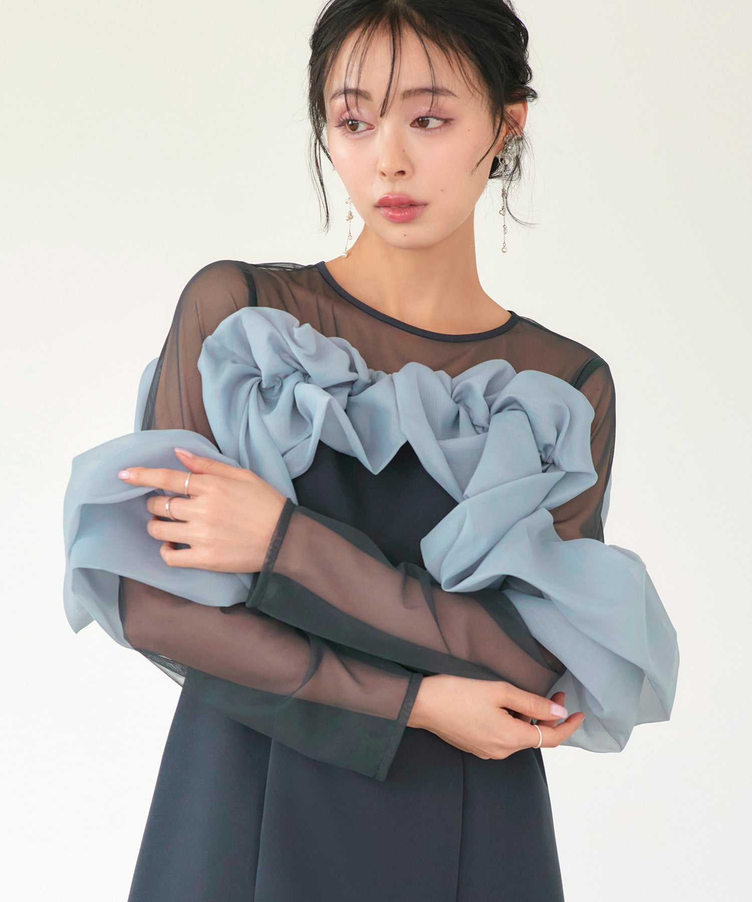 ルイルエブティック RUIRUE BOUTIQUE オケージョン 結婚式ドレス ｜ ボリュームラッフル フレアワンピース ドレス（チャコール）｜ パーティードレス・オケージョンドレス・お呼ばれドレス・セレモニードレス・ワンピース チャコール