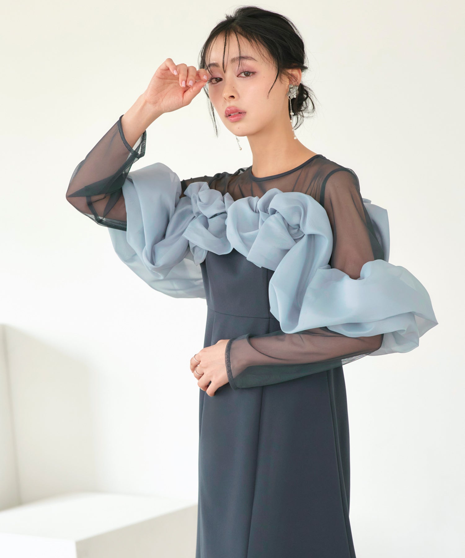 ルイルエブティック RUIRUE BOUTIQUE オケージョン 結婚式ドレス ｜ ボリュームラッフル フレアワンピース ドレス（チャコール）｜ パーティードレス・オケージョンドレス・お呼ばれドレス・セレモニードレス・ワンピース チャコール