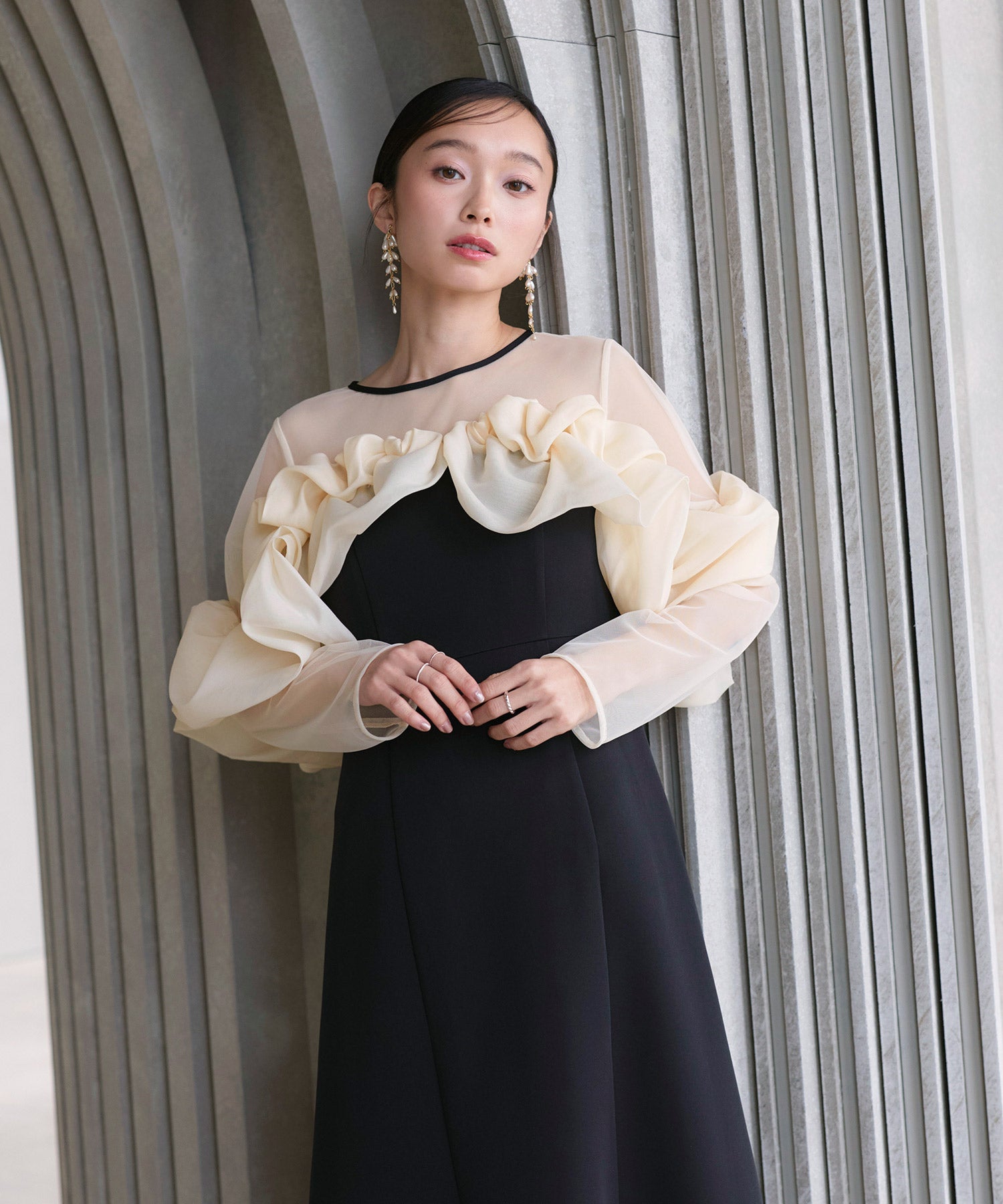 ルイルエブティック RUIRUE BOUTIQUE オケージョン 結婚式ドレス ｜ ボリュームラッフル フレアワンピース ドレス（ブラック×ベージュ） ｜ パーティードレス・オケージョンドレス・お呼ばれドレス・セレモニードレス・ワンピース ブラック×ベージュ