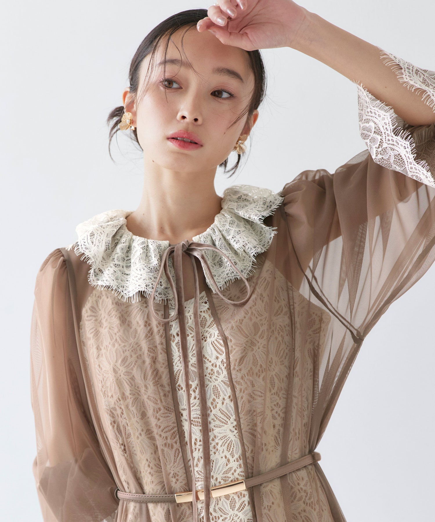 オケージョン 結婚式ドレス ｜ ベルト付き シアーチュール ガウン × レースキャミ 3点セット ドレス ｜ ワンピース・パーティードレス・オケージョンドレス・お呼ばれドレス （ベージュ） ベージュ