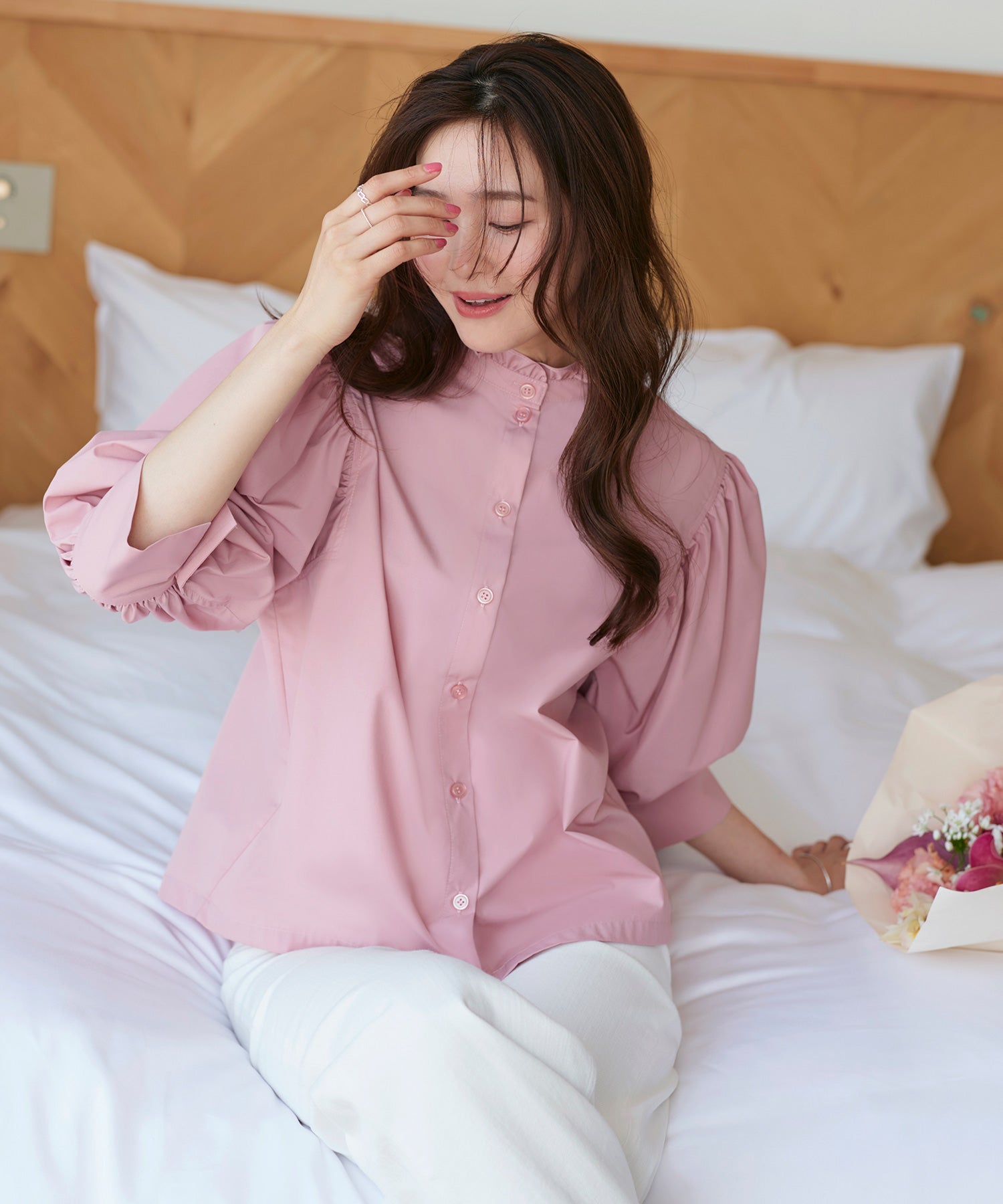 ルイルエブティック RUIRUE BOUTIQUE 洗える ｜ フリル スタンドカラー ・ オーバーブラウス ｜ トップス・ブラウス・シャツ・半袖ブラウス・きれいめブラウス・オフィスカジュアルブラウス・フリルブラウス （ピンク） ピンク