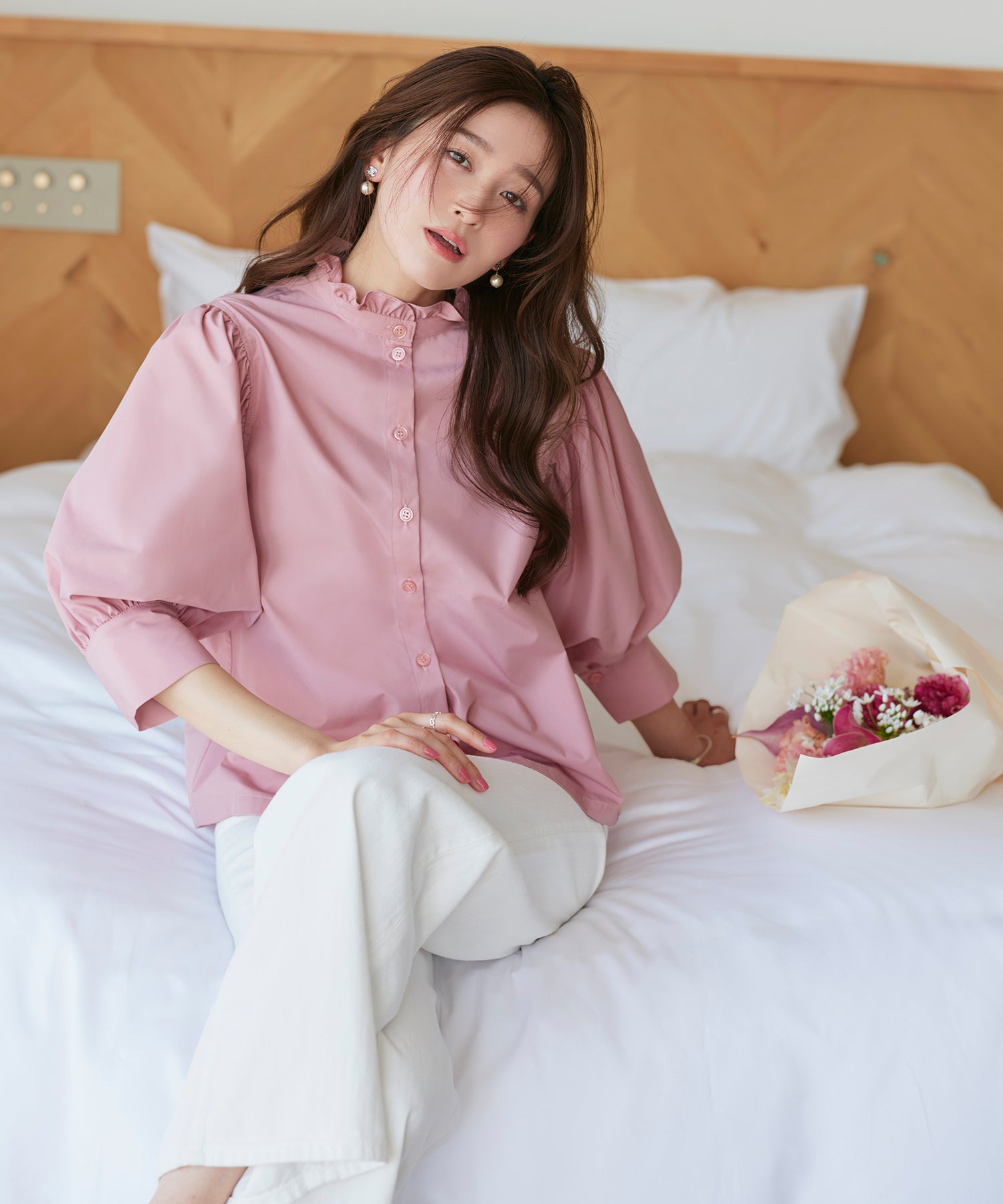 ルイルエブティック RUIRUE BOUTIQUE 洗える ｜ フリル スタンドカラー ・ オーバーブラウス ｜ トップス・ブラウス・シャツ・半袖ブラウス・きれいめブラウス・オフィスカジュアルブラウス・フリルブラウス （ピンク） ピンク