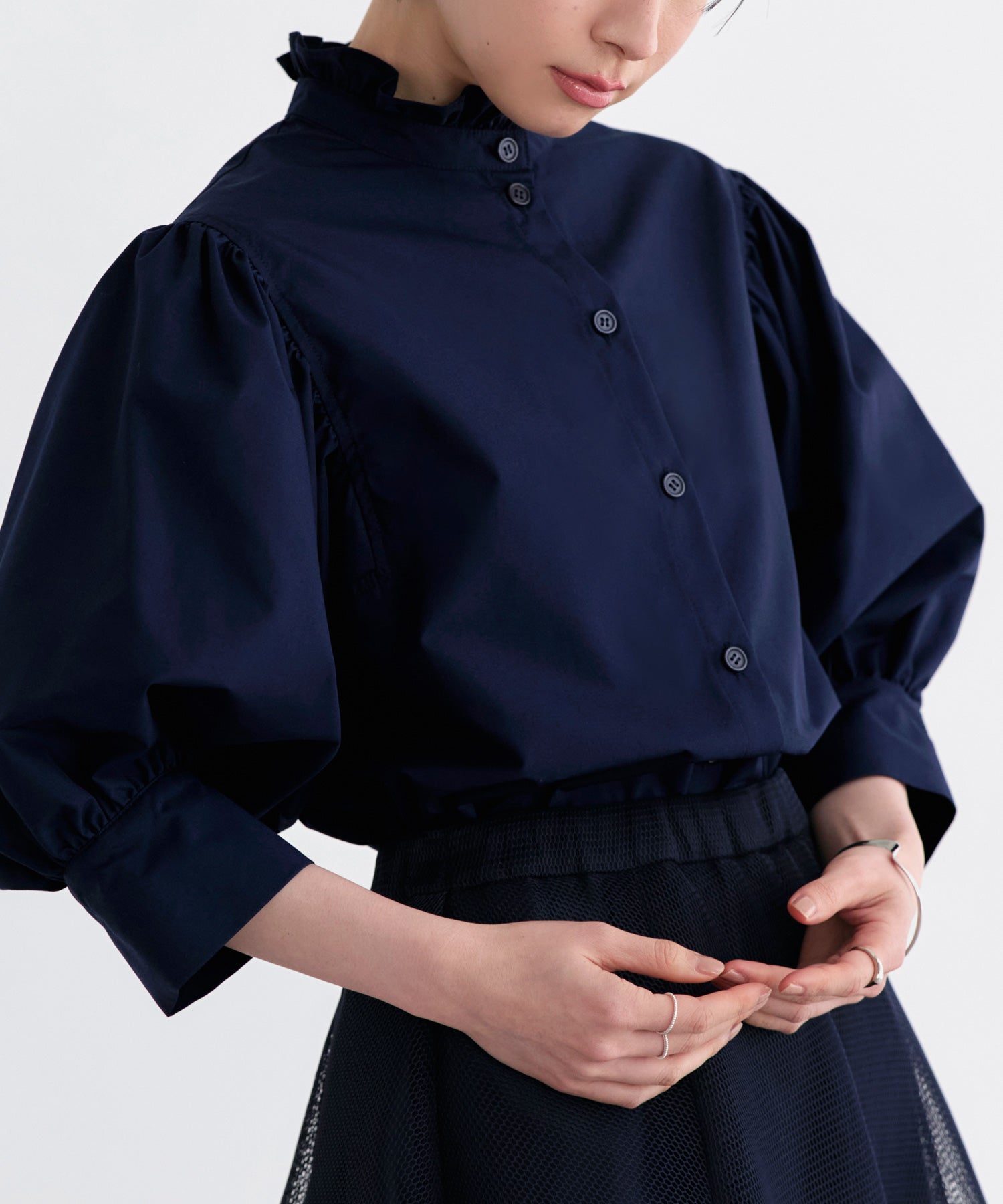 ルイルエブティック RUIRUE BOUTIQUE 洗える ｜ フリル スタンドカラー ・ オーバーブラウス ｜ トップス・ブラウス・シャツ・半袖ブラウス・きれいめブラウス・オフィスカジュアルブラウス・フリルブラウス （ピンク） ピンク