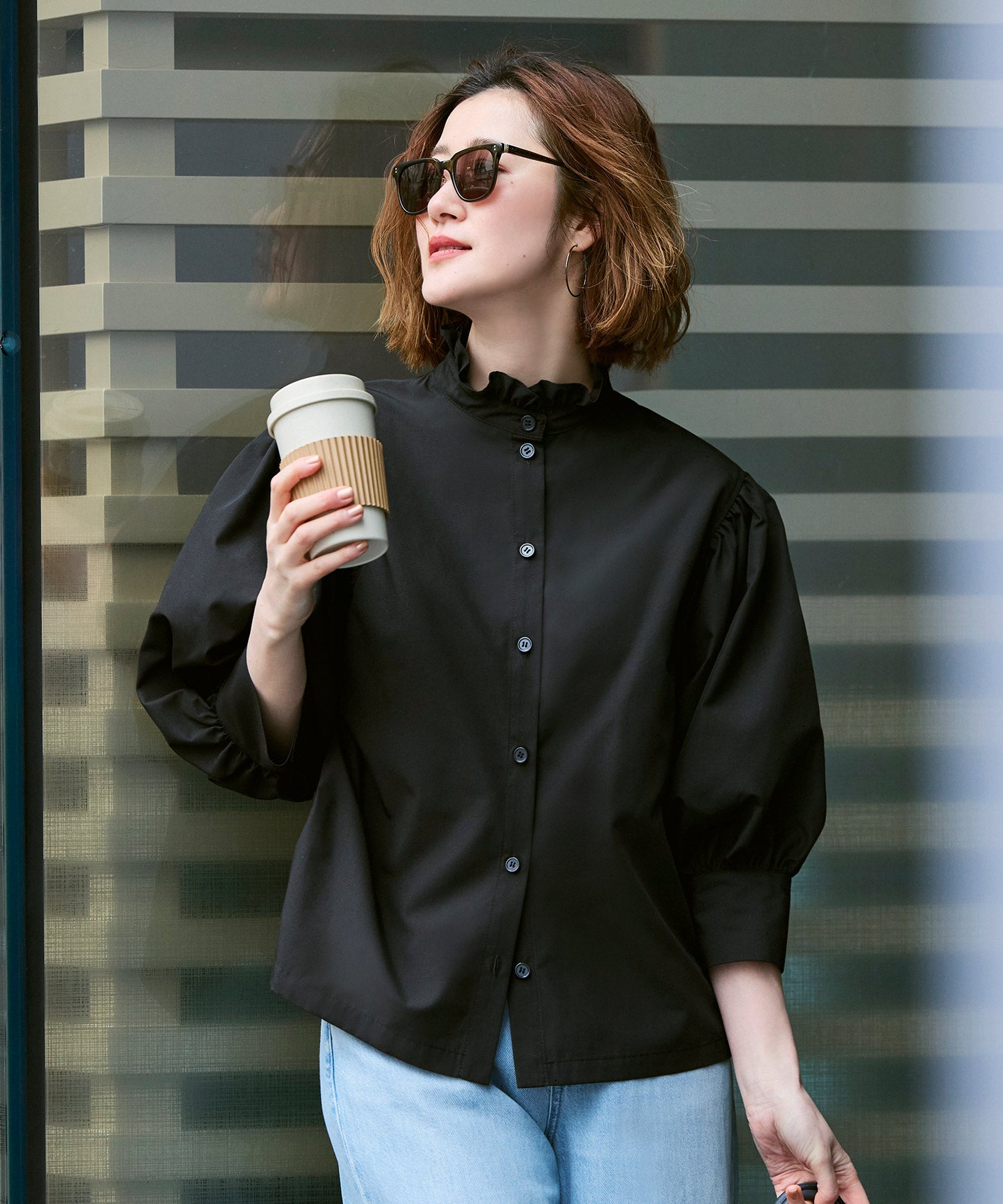 ルイルエブティック RUIRUE BOUTIQUE 洗える ｜ フリル スタンドカラー ・ オーバーブラウス ｜ トップス・ブラウス・シャツ・半袖ブラウス・きれいめブラウス・オフィスカジュアルブラウス・フリルブラウス （ブラック） ブラック