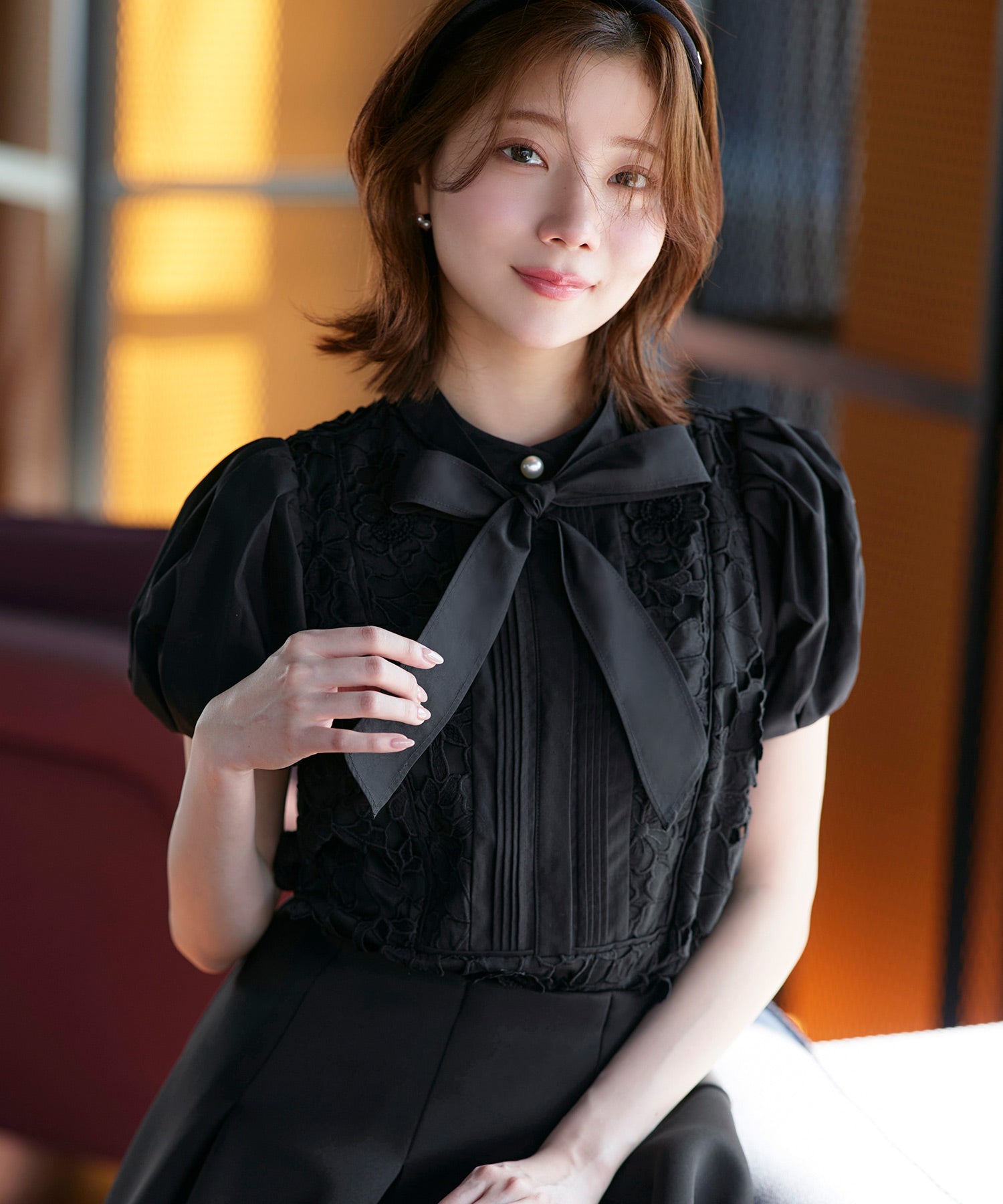 ルイルエブティック RUIRUE BOUTIQUE 2WAY リボン フラワーモチーフ レースブラウス ｜ トップス・ブラウス・シャツ・半袖ブラウス・花柄ブラウス・きれいめブラウス・白ブラウス・オフィスカジュアルブラウス （ブラック） ブラック