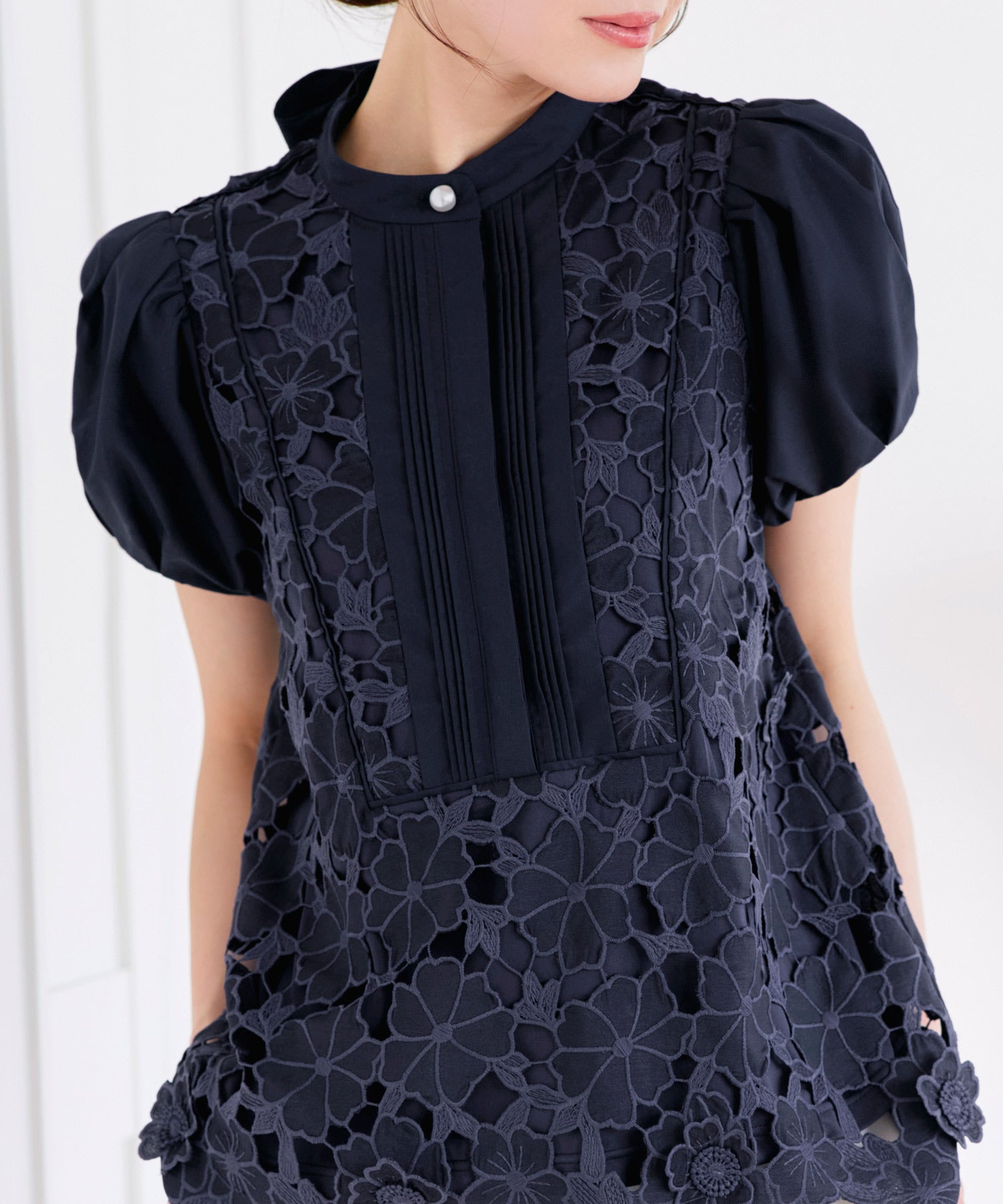 ルイルエブティック RUIRUE BOUTIQUE 2WAY リボン フラワーモチーフ レースブラウス ｜ トップス・ブラウス・シャツ・半袖ブラウス・花柄ブラウス・きれいめブラウス・白ブラウス・オフィスカジュアルブラウス （ブラック） ブラック