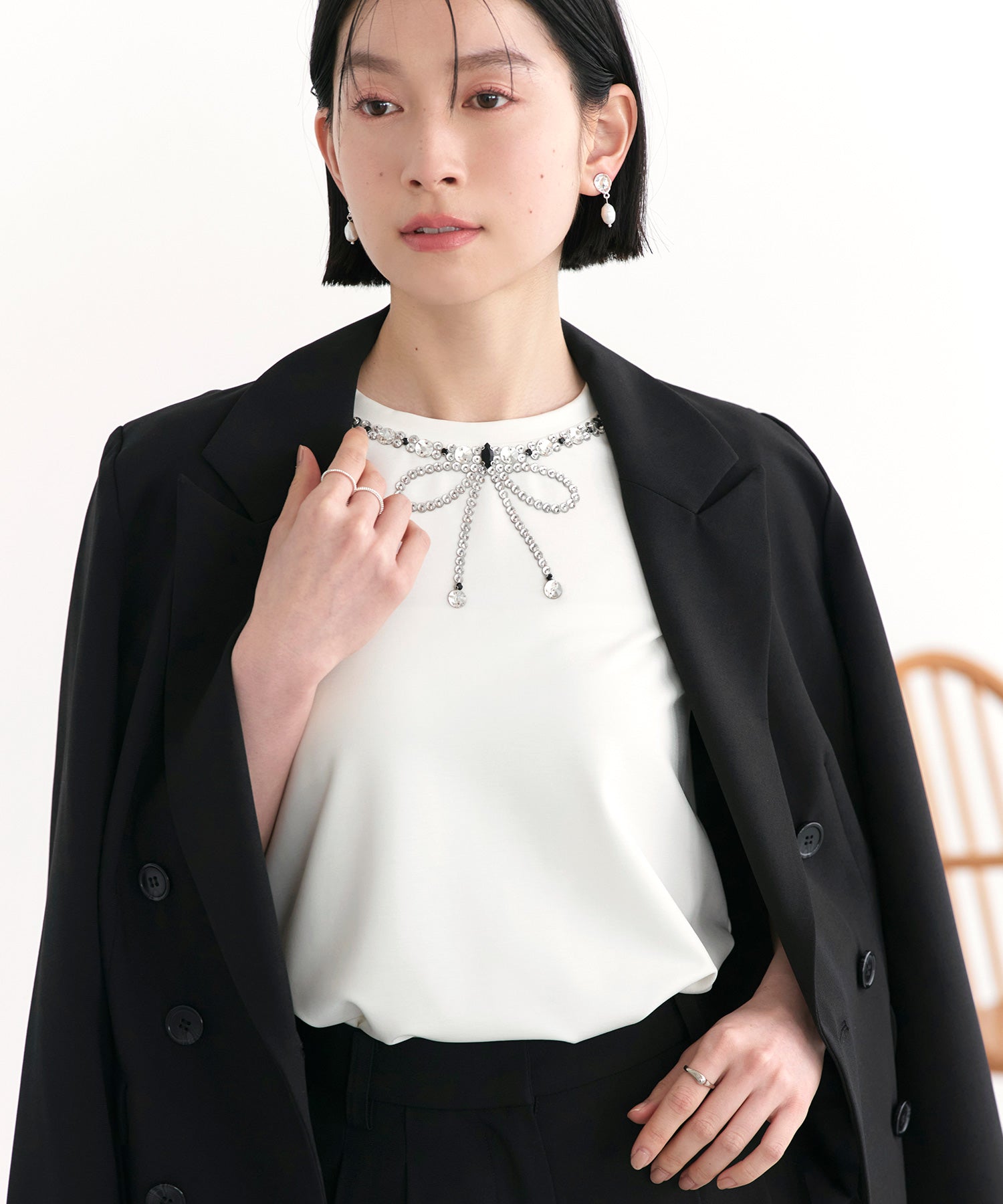 ルイルエブティック RUIRUE BOUTIQUE 洗える ストレッチ ｜ ドレスTシャツ ( ビジュー リボン ) ｜ トップス・Tシャツ・カットソー・半袖Tシャツ・きれいめTシャツ・白Tシャツ （ホワイト） ホワイト
