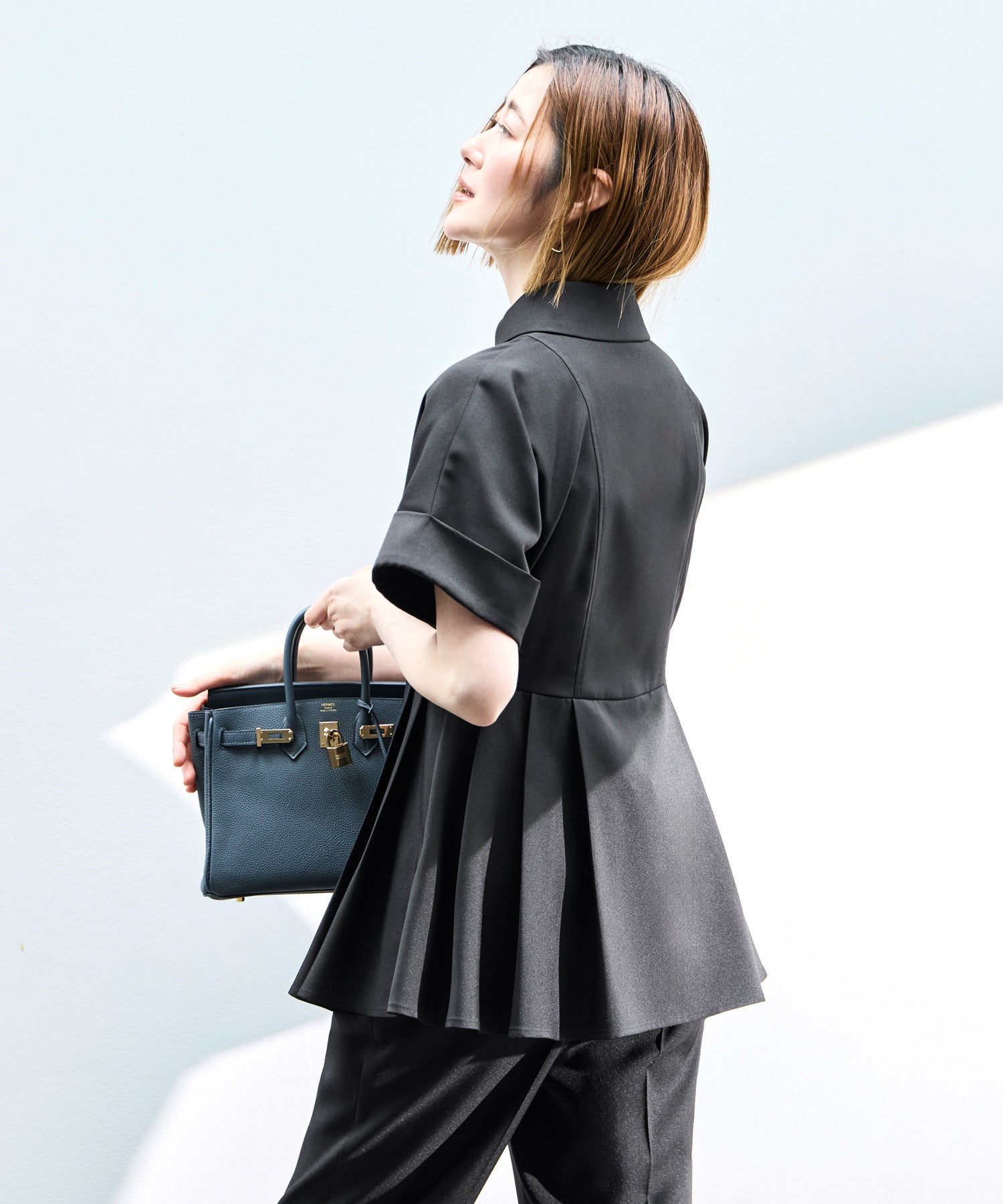ルイルエブティック RUIRUE BOUTIQUE 洗える ストレッチ 2Set ｜ ドルマン ペプラム シャツ / 綺麗シルエット・ テーパードパンツ ｜ パンツスーツ・セットアップ・お仕事服・通勤服・ママスーツ （ブラック） ブラック