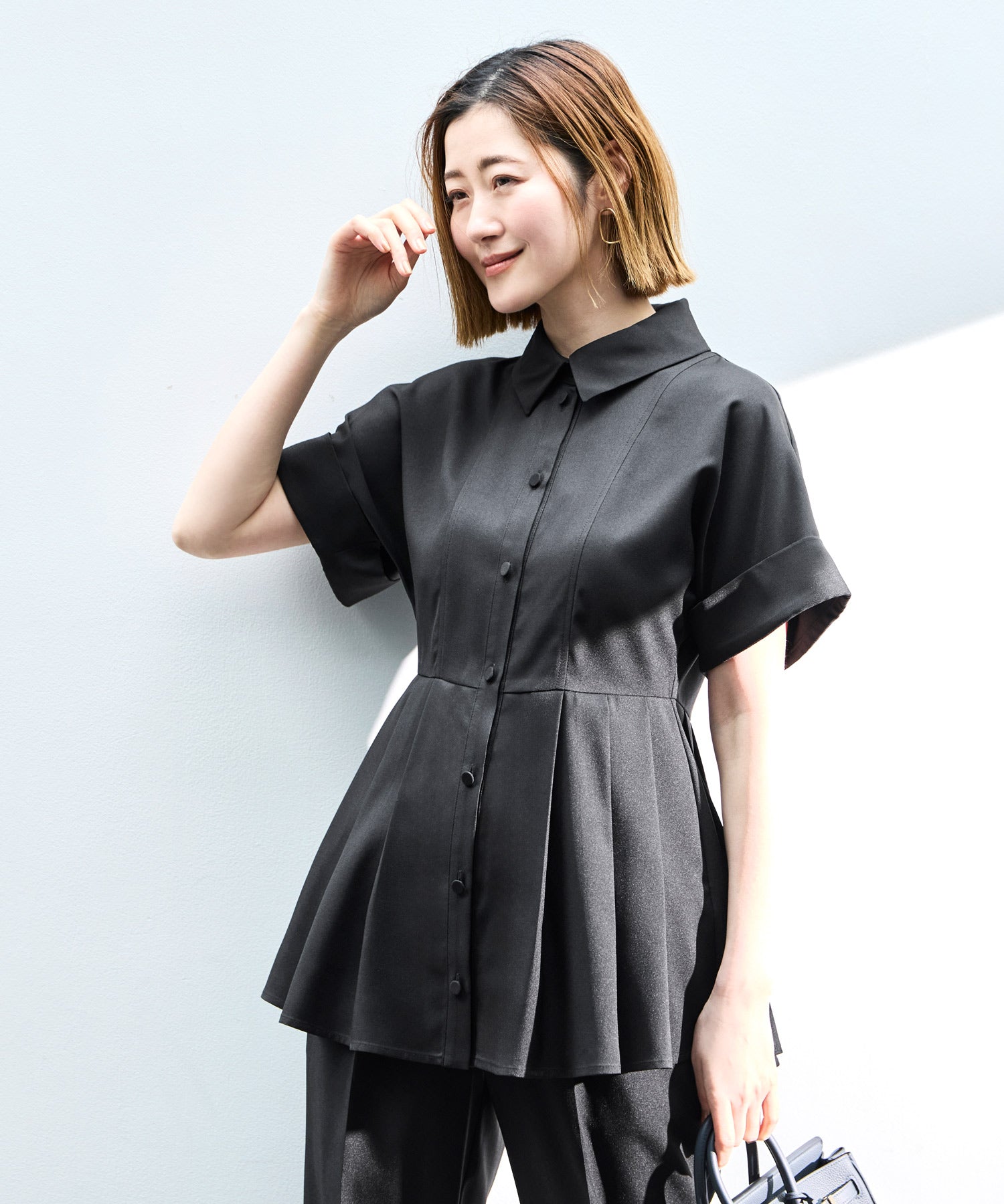 ルイルエブティック RUIRUE BOUTIQUE 洗える ストレッチ 2Set ｜ ドルマン ペプラム シャツ / 綺麗シルエット・ テーパードパンツ ｜ パンツスーツ・セットアップ・お仕事服・通勤服・ママスーツ （ブラック） ブラック