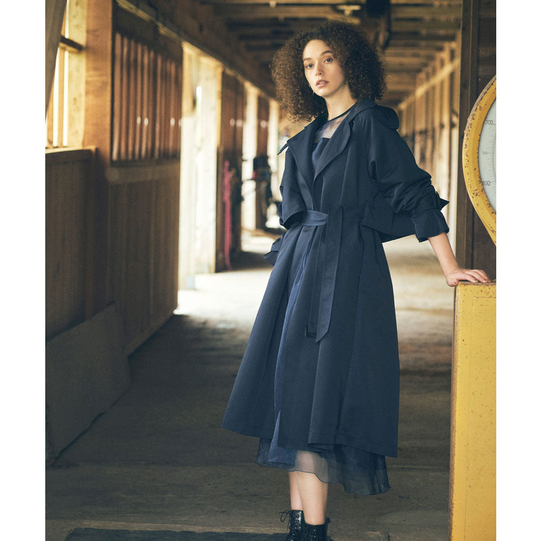 ルイルエブティック RUIRUE BOUTIQUE 2way 撥水 ｜ クールスタイル２wayトレンチコート ｜ レディース アウター 羽織 体型カバー 保温 暖かい 軽量 アシンメトリー ステンカラー ケープ ドルマンスリーブ ベルト （ネイビー） ネイビー