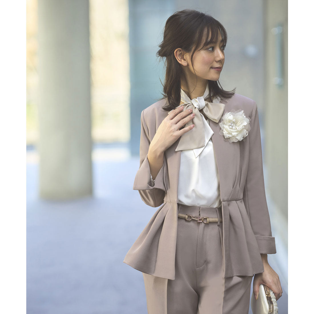 ルイルエブティック RUIRUE BOUTIQUE 【洗える】【3点セット】ノーカラーウエストタックペプラムパンツスーツ 消臭・抗菌 手洗い ウォッシャブル 卒園式 卒業式 入園式 入学式 七五三 スタイリッシュ セットアップ （ベージュ） ベージュ