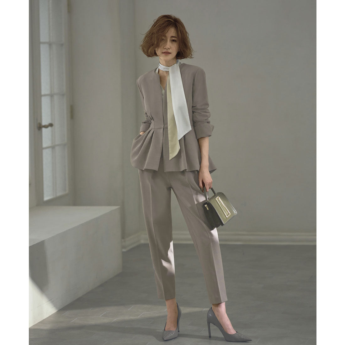 ルイルエブティック RUIRUE BOUTIQUE 【洗える】【3点セット】ノーカラーウエストタックペプラムパンツスーツ 消臭・抗菌 手洗い ウォッシャブル 卒園式 卒業式 入園式 入学式 七五三 スタイリッシュ セットアップ （ベージュ） ベージュ