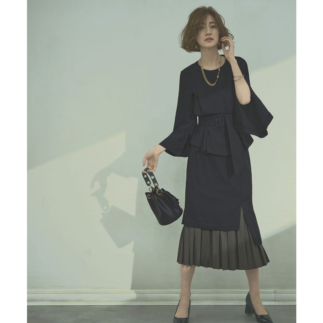 ルイルエブティック RUIRUE BOUTIQUE ベルスリーブトップス&プリーツヘムタイトスカートセットアップ,ブラック