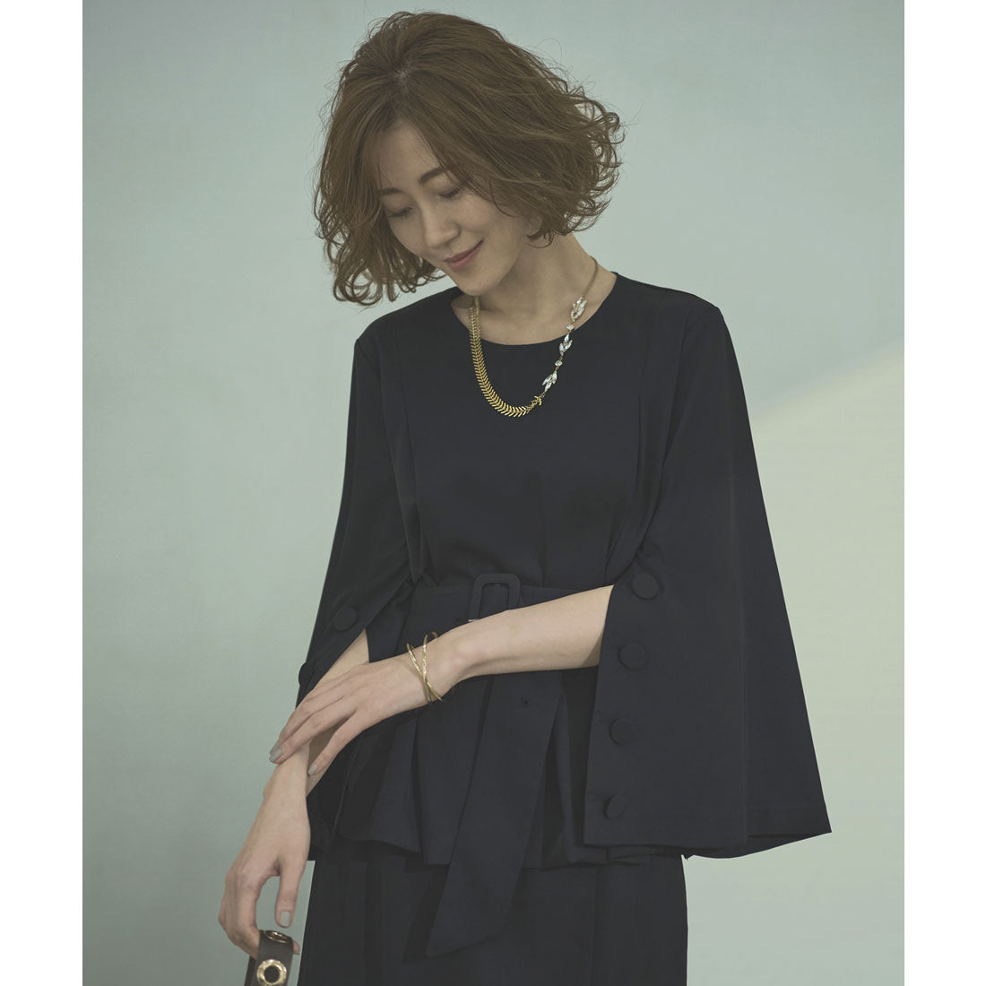 ルイルエブティック RUIRUE BOUTIQUE ベルスリーブトップス&プリーツヘムタイトスカートセットアップ