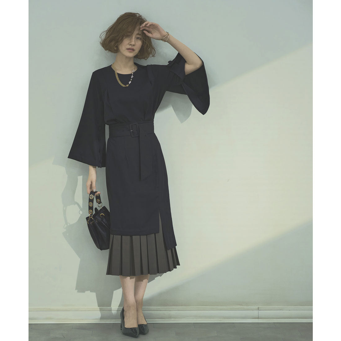 ルイルエブティック RUIRUE BOUTIQUE ベルスリーブトップス&プリーツヘムタイトスカートセットアップ