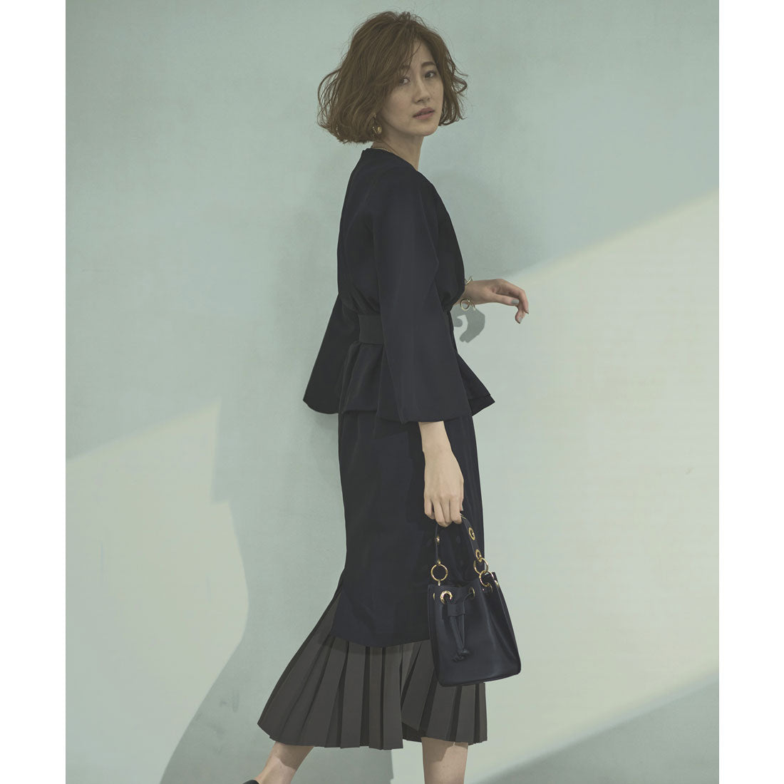 ルイルエブティック RUIRUE BOUTIQUE ベルスリーブトップス&プリーツヘムタイトスカートセットアップ