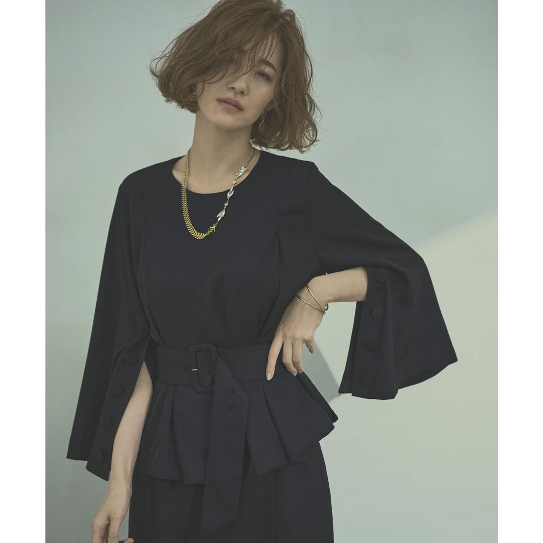 ルイルエブティック RUIRUE BOUTIQUE ベルスリーブトップス&プリーツヘムタイトスカートセットアップ