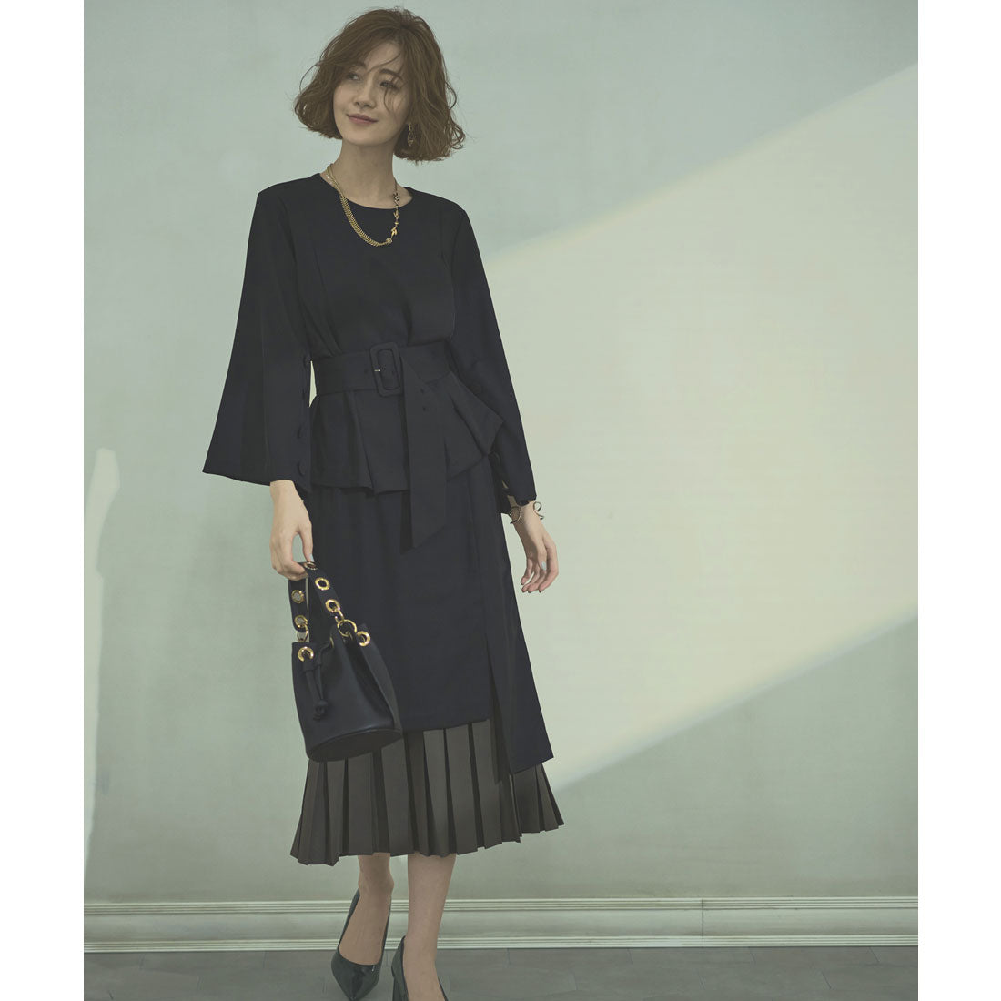 ルイルエブティック RUIRUE BOUTIQUE ベルスリーブトップス&プリーツヘムタイトスカートセットアップ