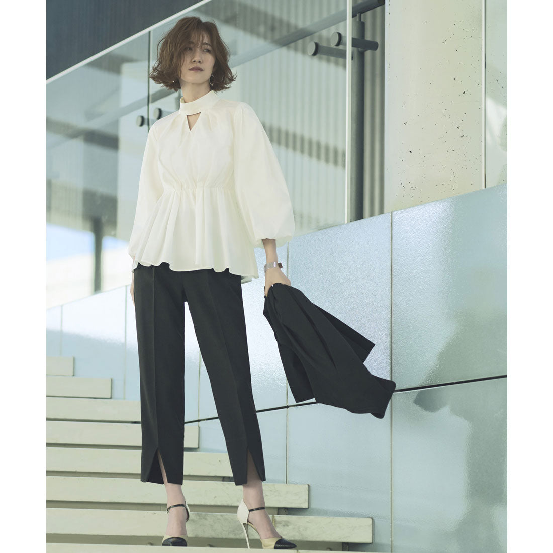 ルイルエブティック RUIRUE BOUTIQUE 【洗える】ロングジレジャケット＆パンツ3点セットアップフォーマルスーツ ノーカラー カラーレス テーパードパンツ ブラウス ベスト セレモニー ストレッチ 大きいサイズ （ブラック×オフ） ブラック×オフ