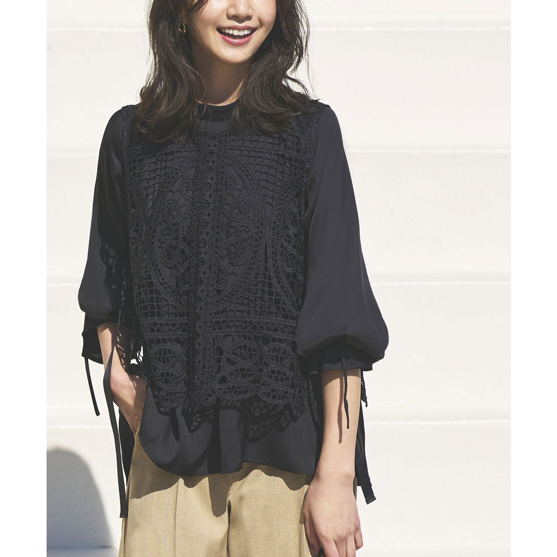 RUIRUE BOUTIQUE Stand-up collar draped blouse and lace vest
