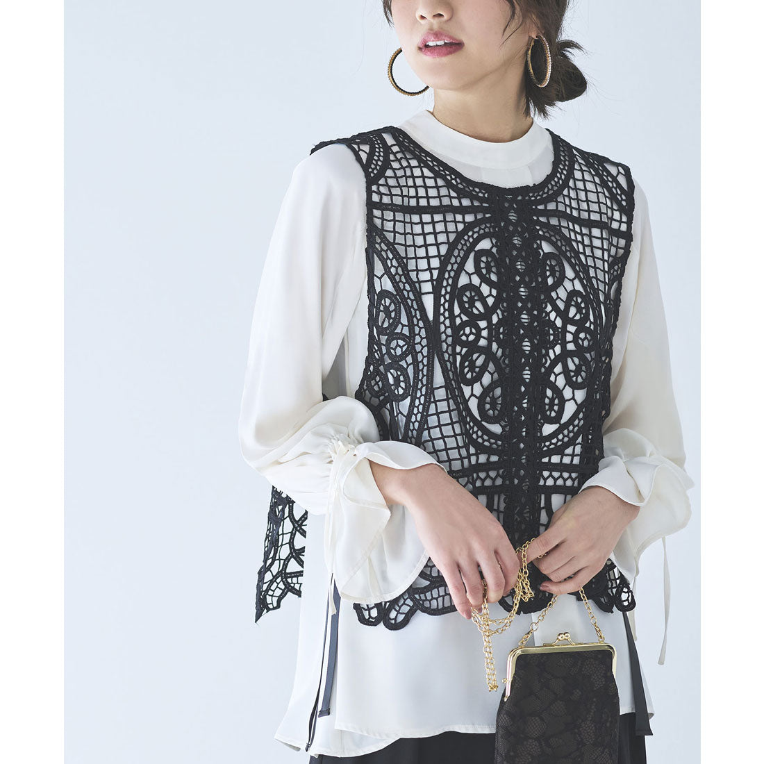 RUIRUE BOUTIQUE Stand-up collar draped blouse and lace vest