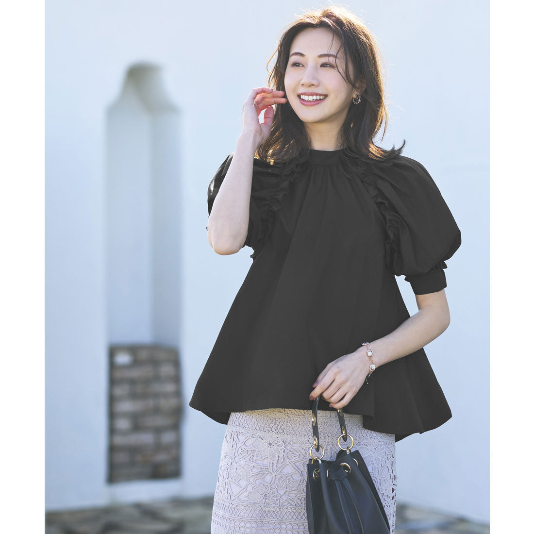 ルイルエブティック RUIRUE BOUTIQUE 洗える ｜ スタンドカラータック&ギャザーフリルブラウス ｜ 半袖 スタンドカラー トップス 体型カバー フリル ボリューム袖 オフィスカジュアル 通勤服 華やか ブラウス （ブラック） ブラック