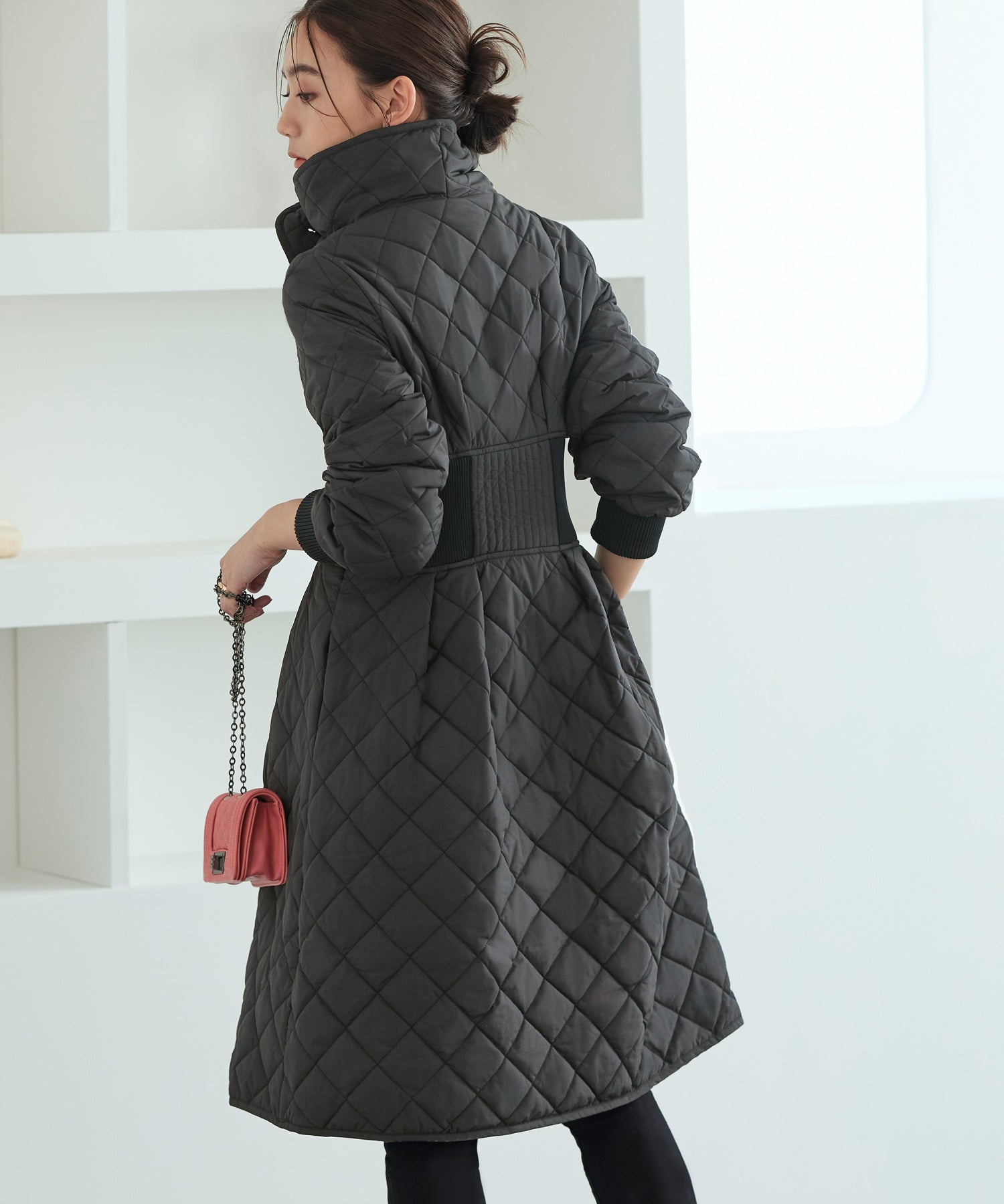 ルイルエブティック RUIRUE BOUTIQUE ライトサーモキルティングサイドリブコート ｜ レディース アウター 羽織 体型カバー 保温 暖かい 軽量 ロングコート ミドルコート フード ライトサーモ ダウン風コート 中綿 ダイヤキルト キルティング （ブラック） ブラック