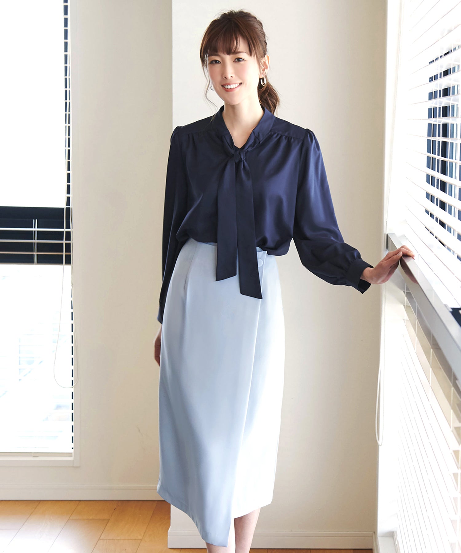 ルイルエブティック RUIRUE BOUTIQUE 洗える ｜ 長袖ボウタイリボンブラウス ｜ 長袖 トップス 体型カバー オフィスカジュアル 通勤服 華やか ボウタイ リボン ブラウス （ネイビー） ネイビー