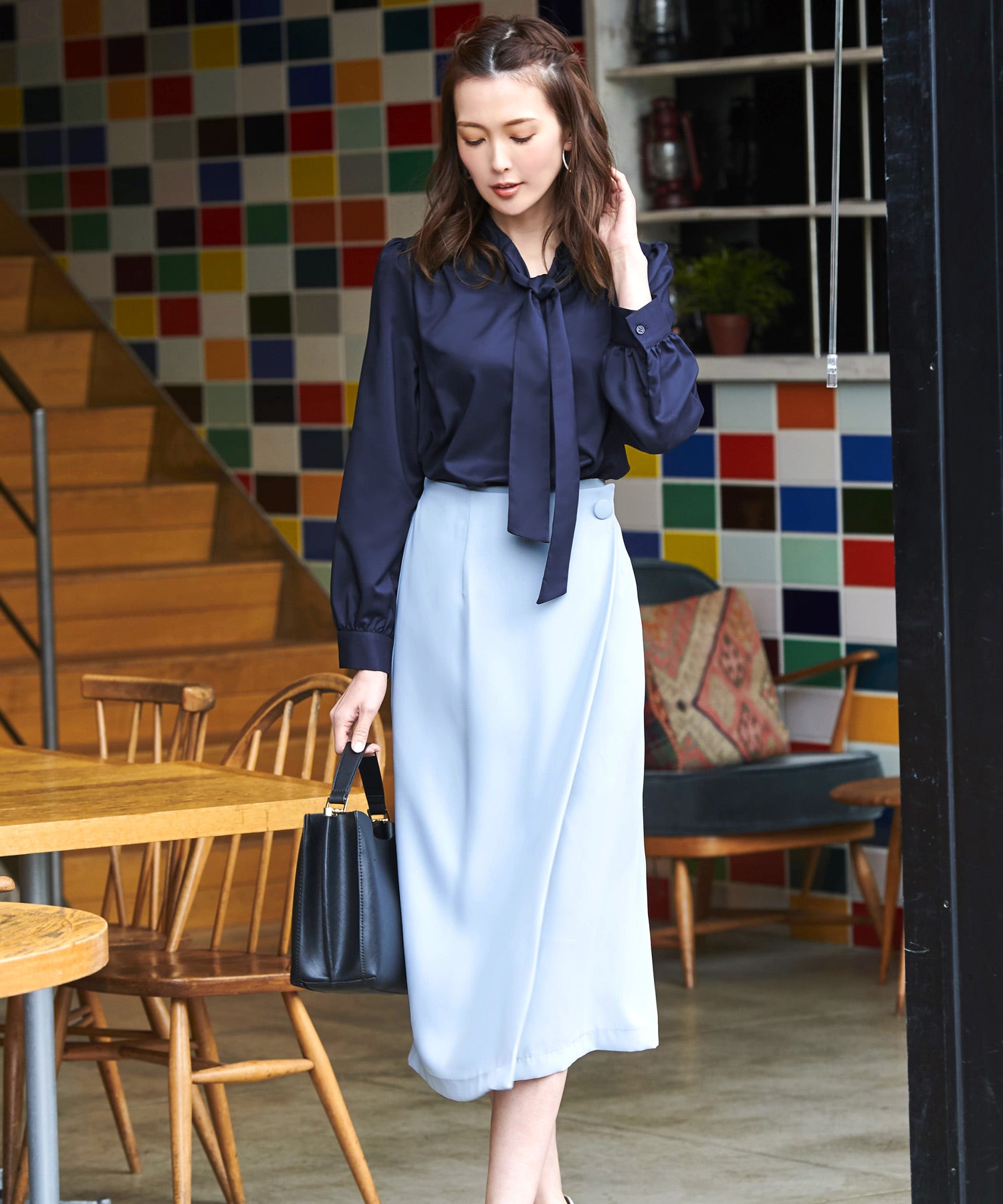 ルイルエブティック RUIRUE BOUTIQUE 洗える ｜ 長袖ボウタイリボンブラウス ｜ 長袖 トップス 体型カバー オフィスカジュアル 通勤服 華やか ボウタイ リボン ブラウス （ネイビー） ネイビー