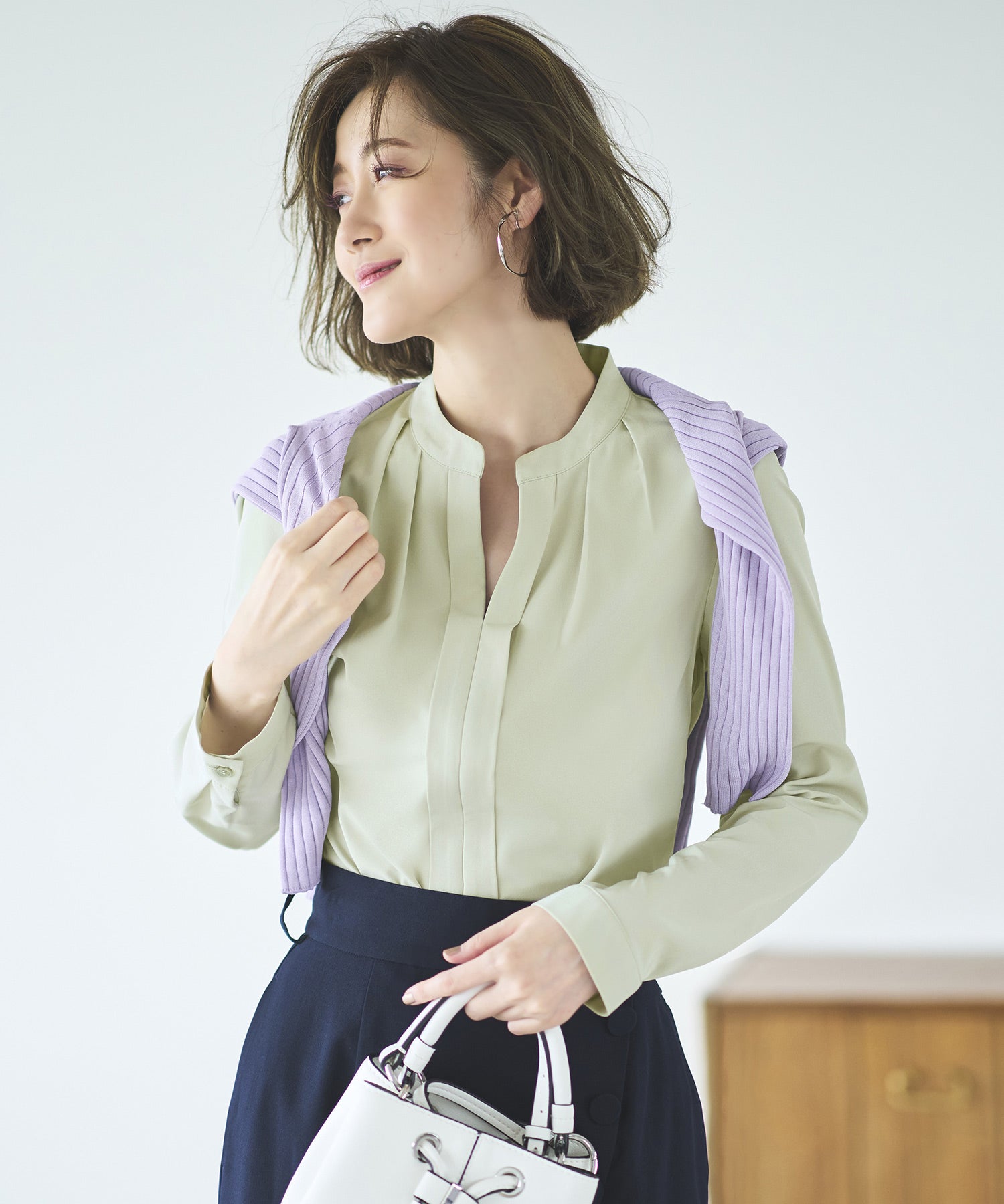ルイルエブティック RUIRUE BOUTIQUE 洗える ｜ キーネックタックシャツ長袖ブラウス ｜ 長袖 キーネック トップス 体型カバー オフィスカジュアル 通勤服 華やか シャツ （グレーカーキ） グレーカーキ