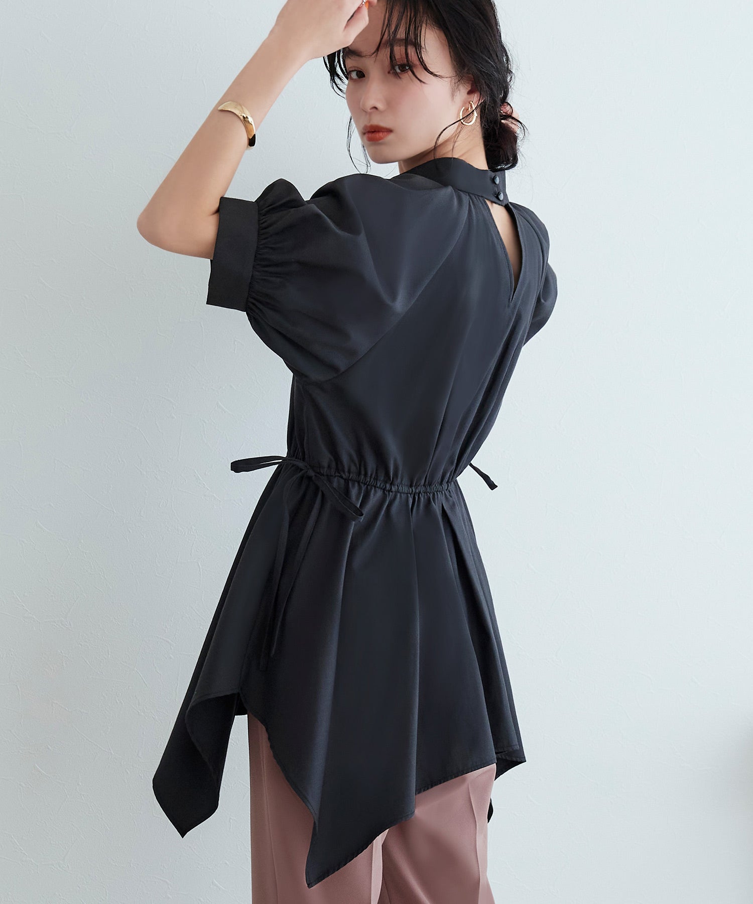 ルイルエブティック RUIRUE BOUTIQUE スクエアペプラムパフスリーブブラウス,ブラック