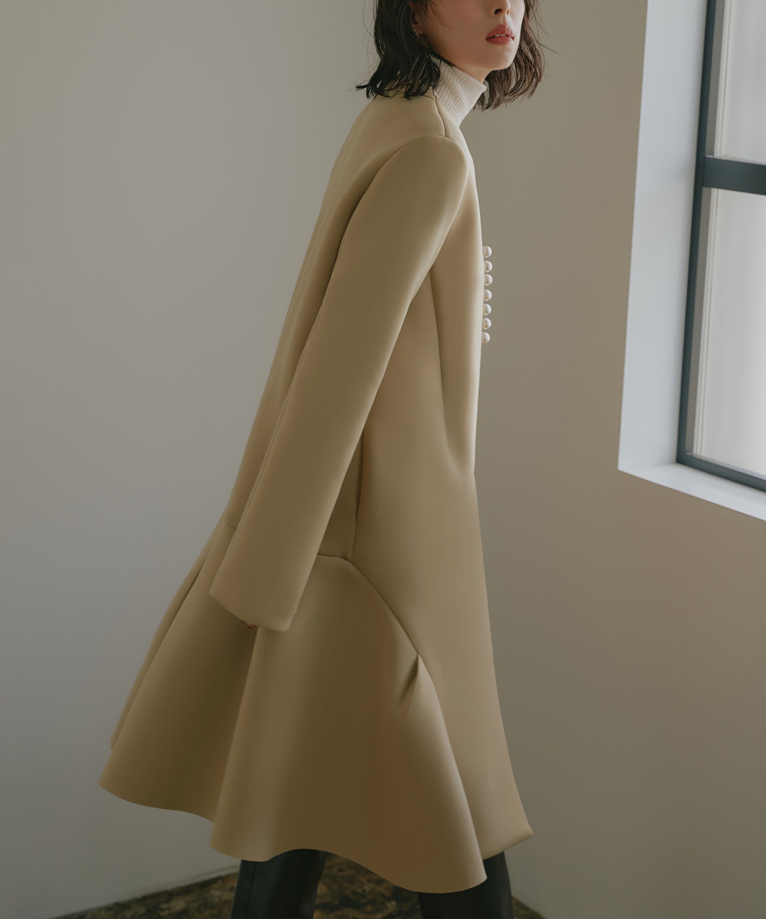 ルイルエブティック RUIRUE BOUTIQUE パールデザインダンボールニットフレアコート ｜ レディース アウター 羽織 体型カバー 保温 暖かい ロングコート フレア ノーカラー （サンドベージュ） サンドベージュ